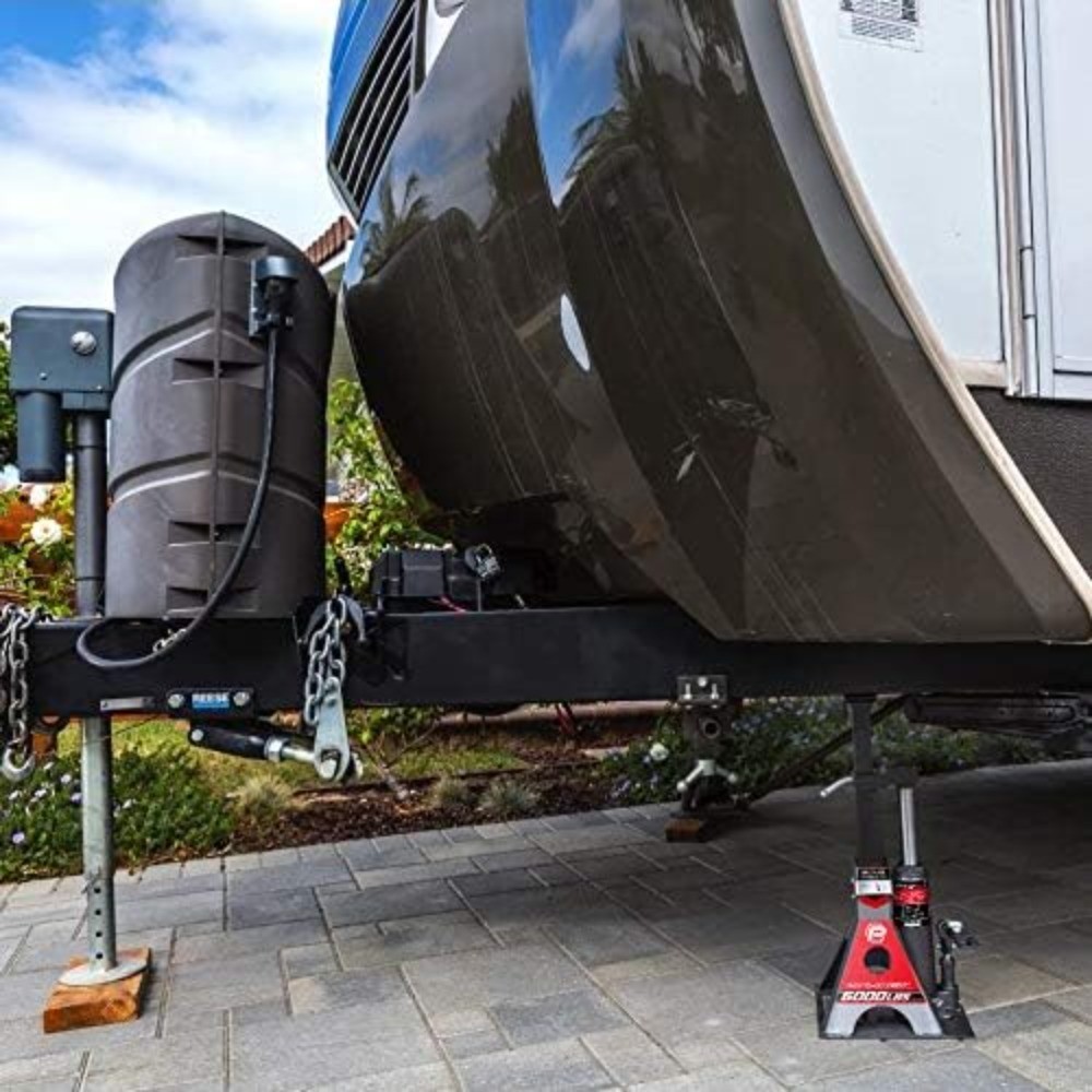 Powerbuilt 3-ton integrated jack, with a load capacity of 6000 pounds.