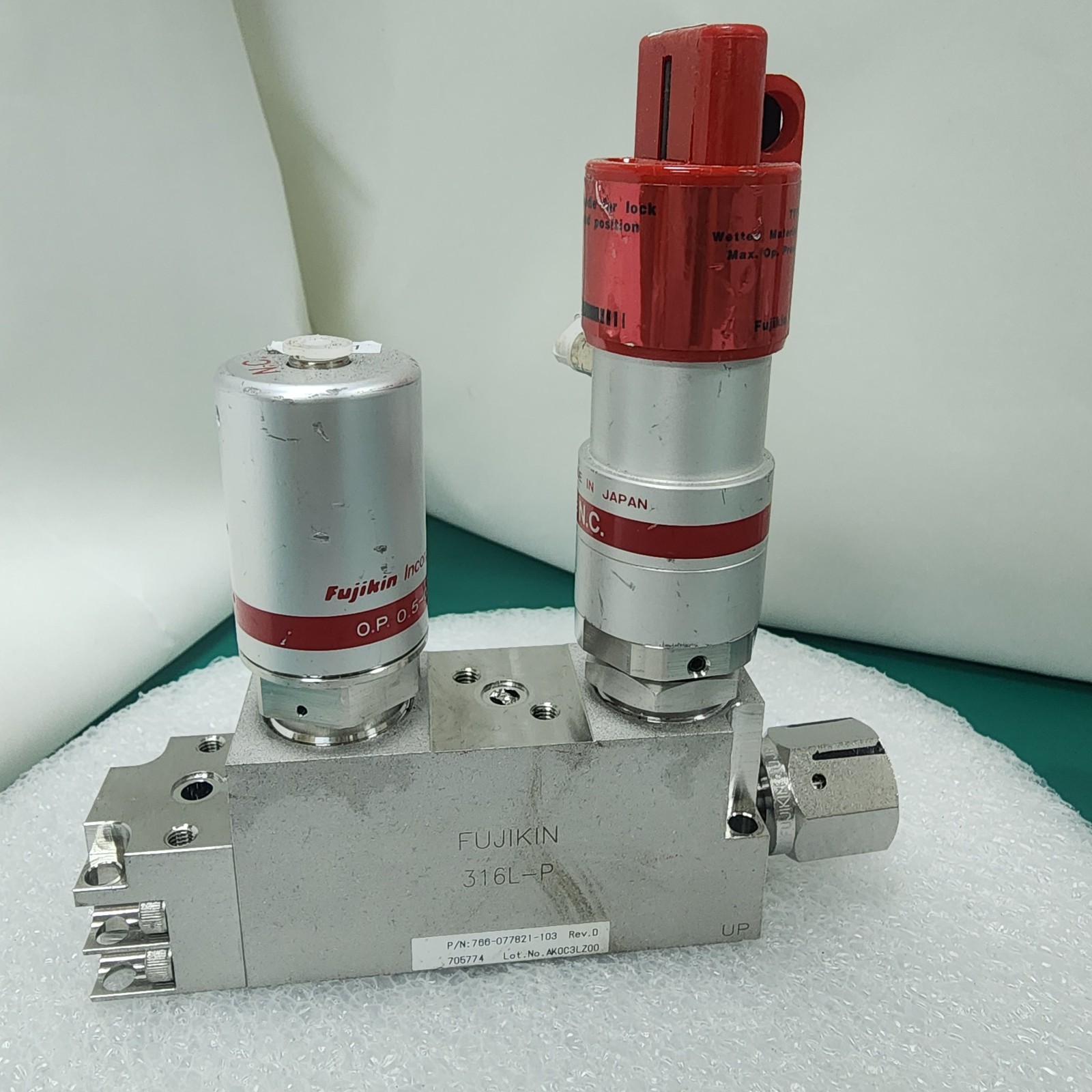 Lam 766-077821-103 Rev D,Fujikin 2xO.P. 0.5~0.6 Mpa Type NC Valve Assy,Use+97338