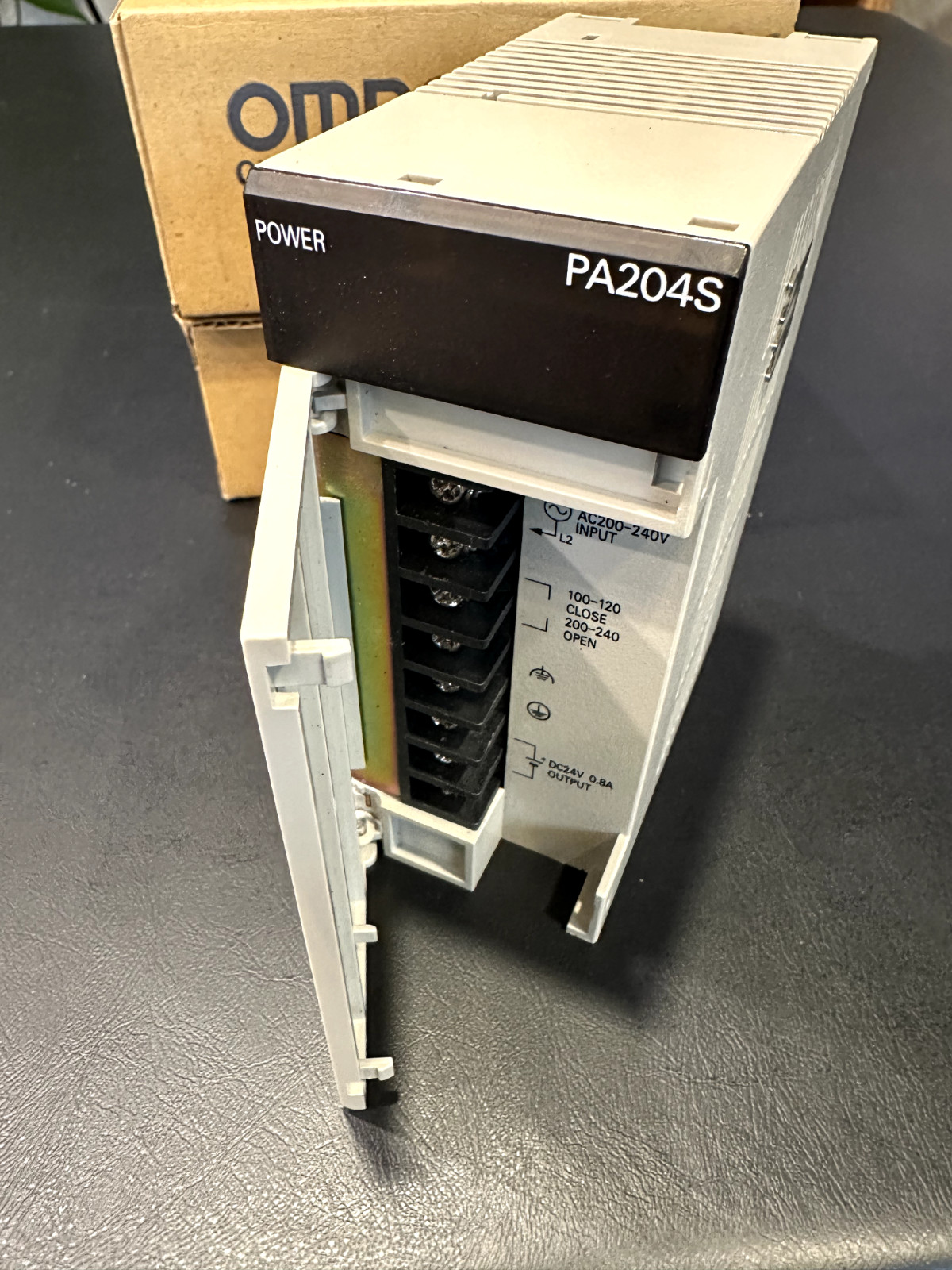 Omron C200HW-PA204S PLC Power Supply Module – New Open Box