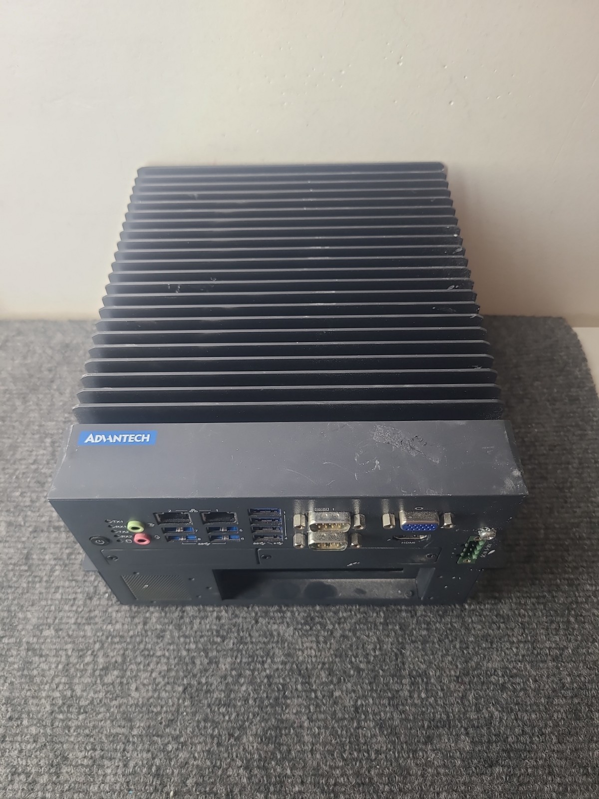 ADVANTECH MIC-770 V3 COMPACT FANLESS SYSTEM W/ MIC-75M20 i-MODULE SSD 256GB