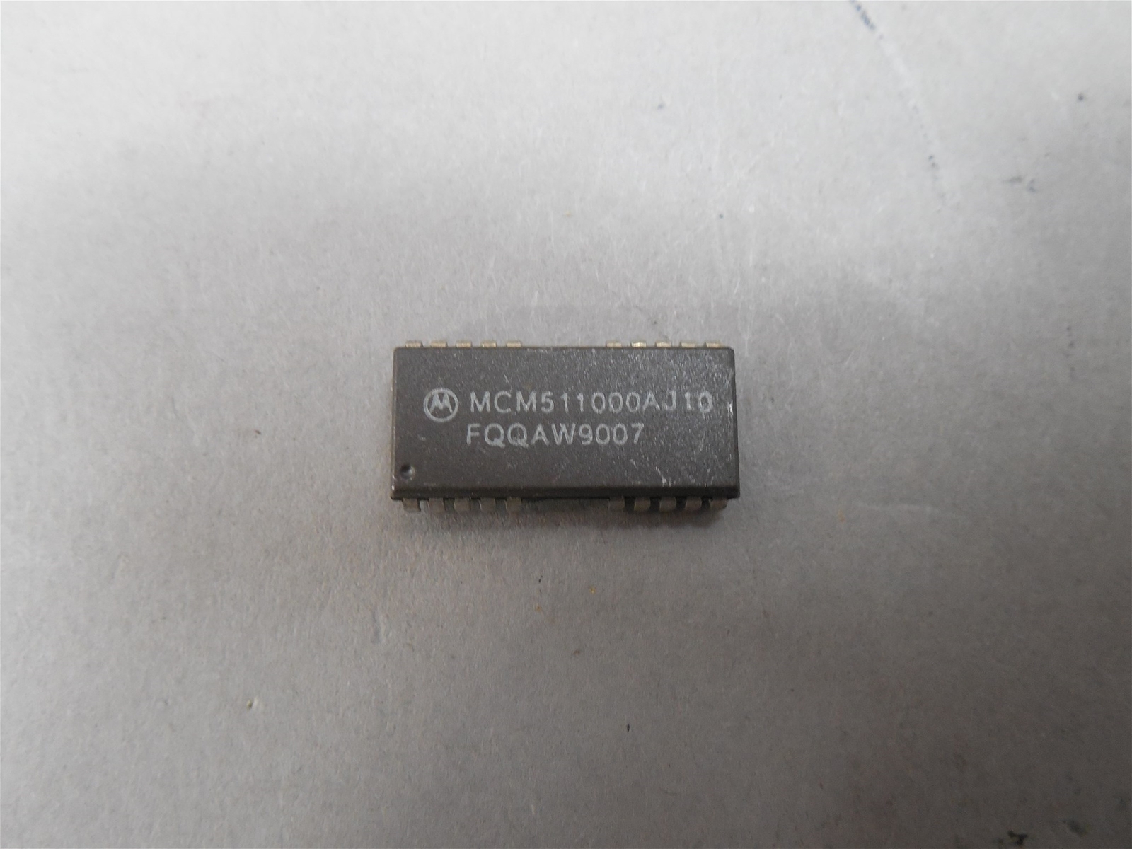 Lot of 40 Motorola MCM511000AJ10 Dynamic RAM Memory ICs Fast-Page 100.0ns
