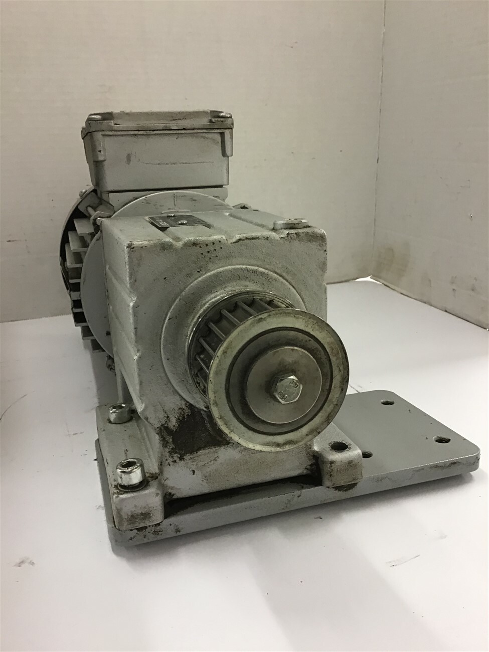 Lenze .75 KW 220-277/380-480 Volts AC Motor 1680 Rpm