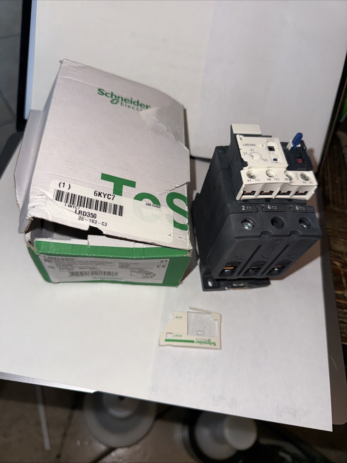 NEW OPEN PACKAGE Schneider Electric Contactor LRD350 **** See Photo