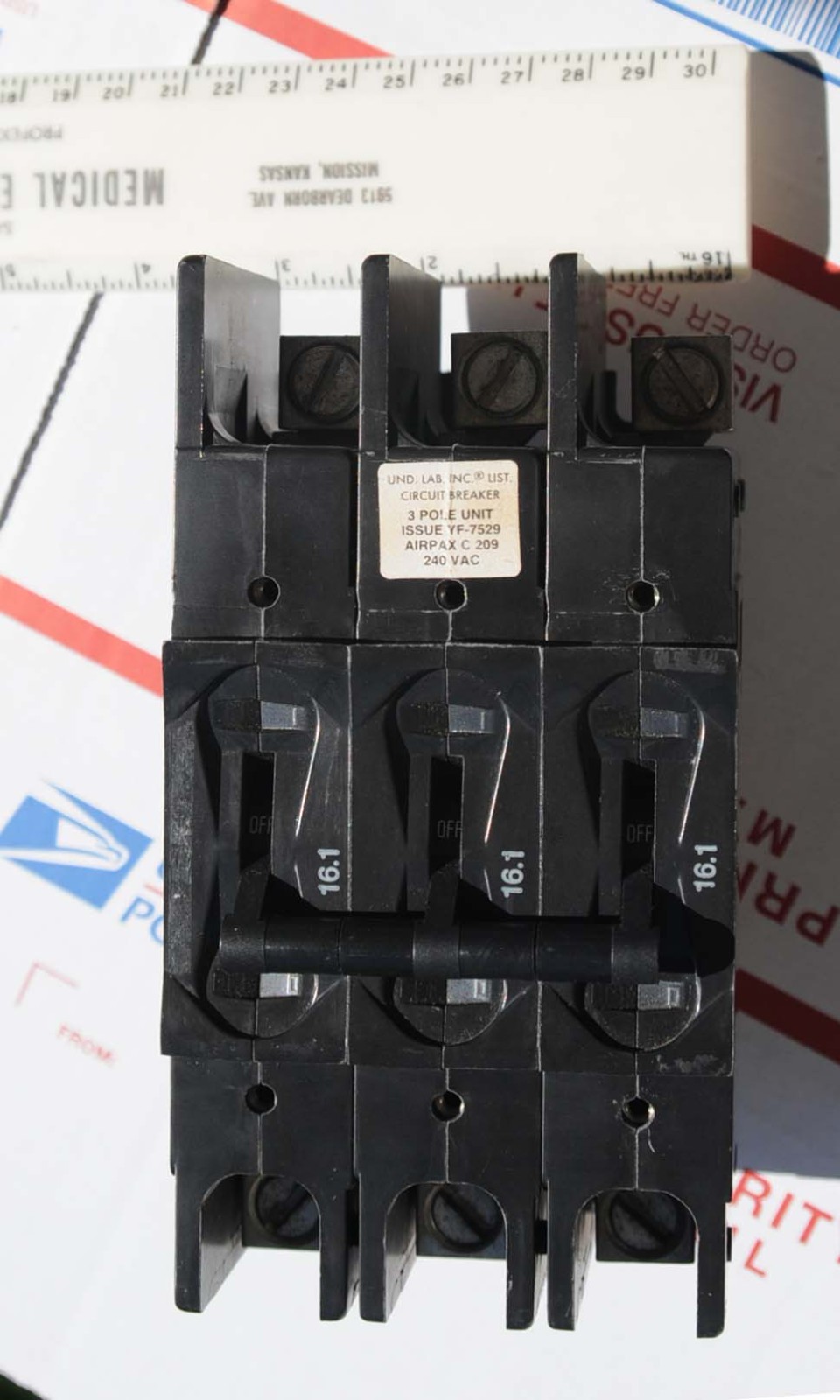 AIRPAX 16A 240V CIRCUIT BREAKER 3P + ALARM SW 10A 240V AUX. Type C-209