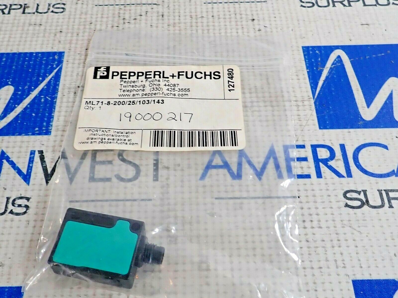 PEPPERL + FUCHS ML71-8-200/25/103/143 SENSOR WITH LED LIGHT SOURCE 10-30 VDC