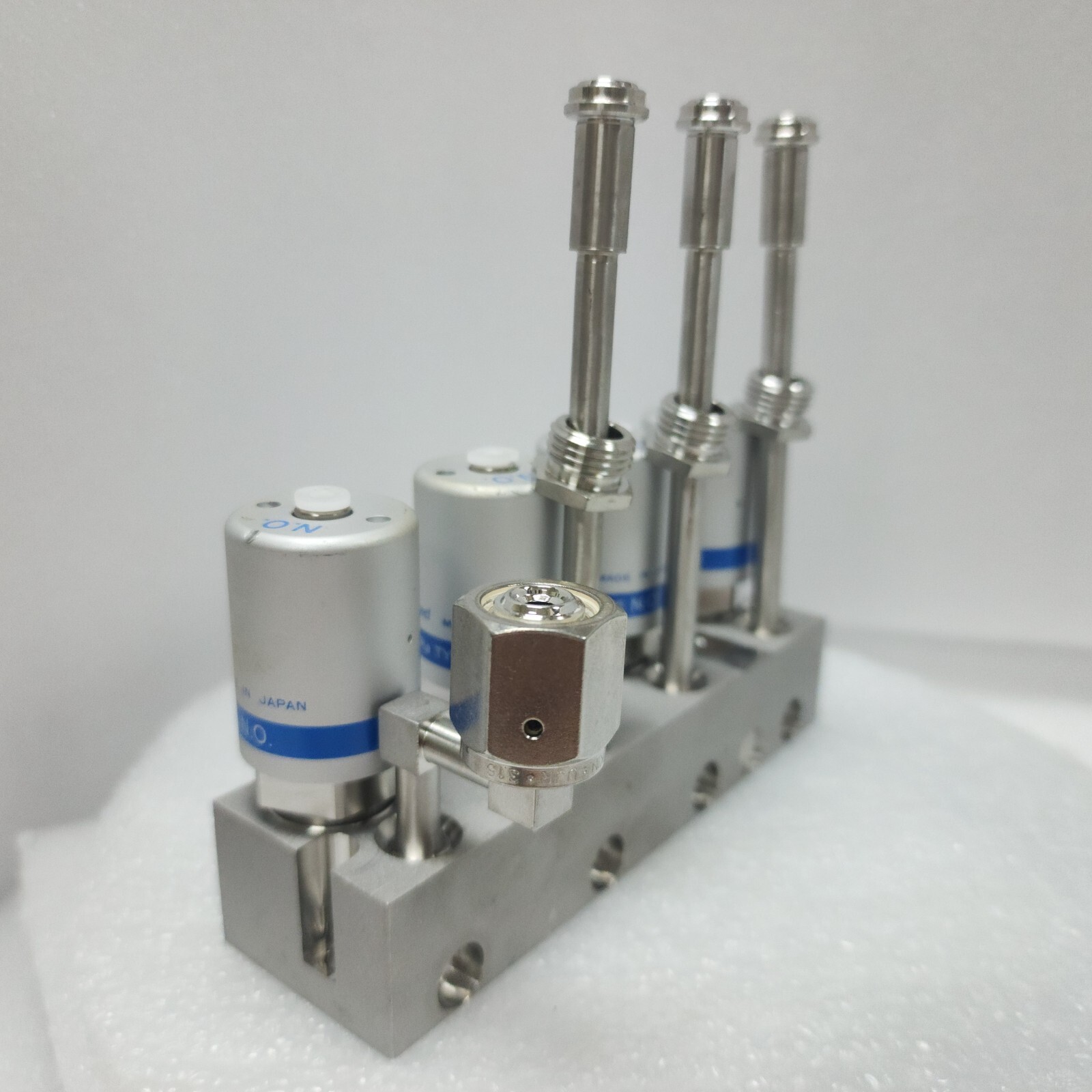 Lam 766-254520-326 Rev B, 4xFujikin 0.5~0.6 MPa Type N.O Assembly Valve, 97139