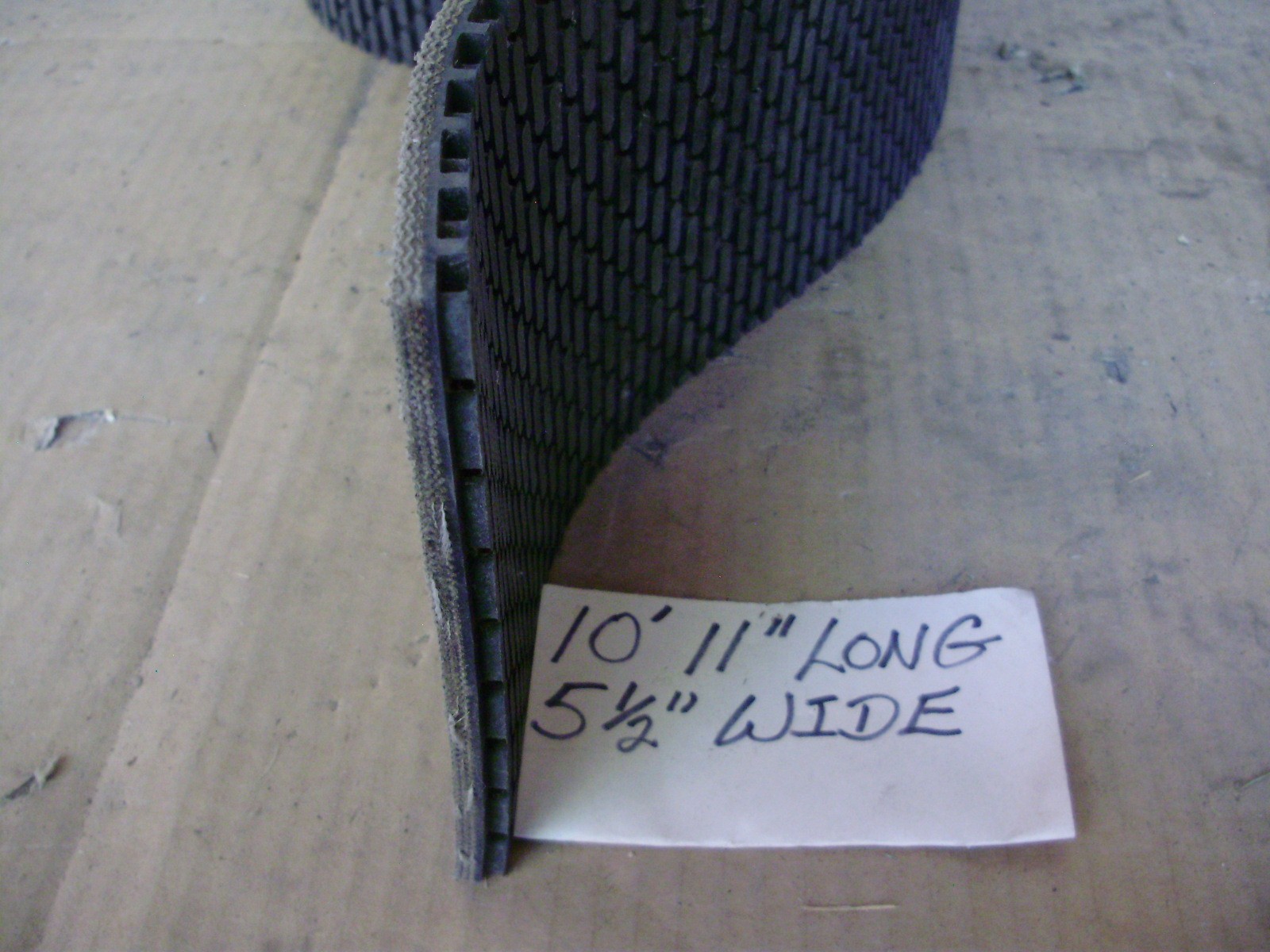 Conveyor Belts, Incline, Textured, Rubber, 3-5/8in to 5-1/2in Widths