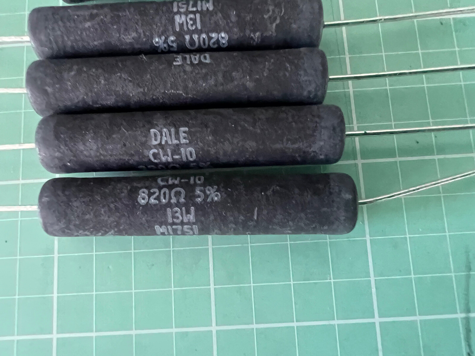 Resistor 820 Ohm 13W 5% (5 PCs) DALE