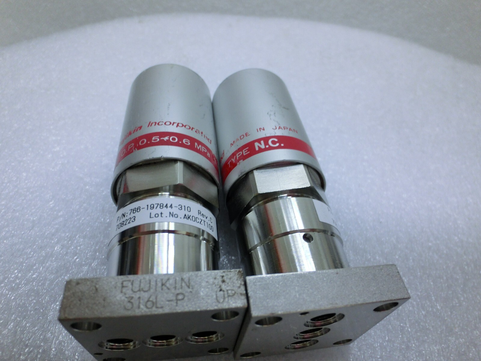 2pc Fujikin 708223 Diaphram Valve,LAM 766-197844-310 Rev C,O.P. 0.5~0.6mPa_96436
