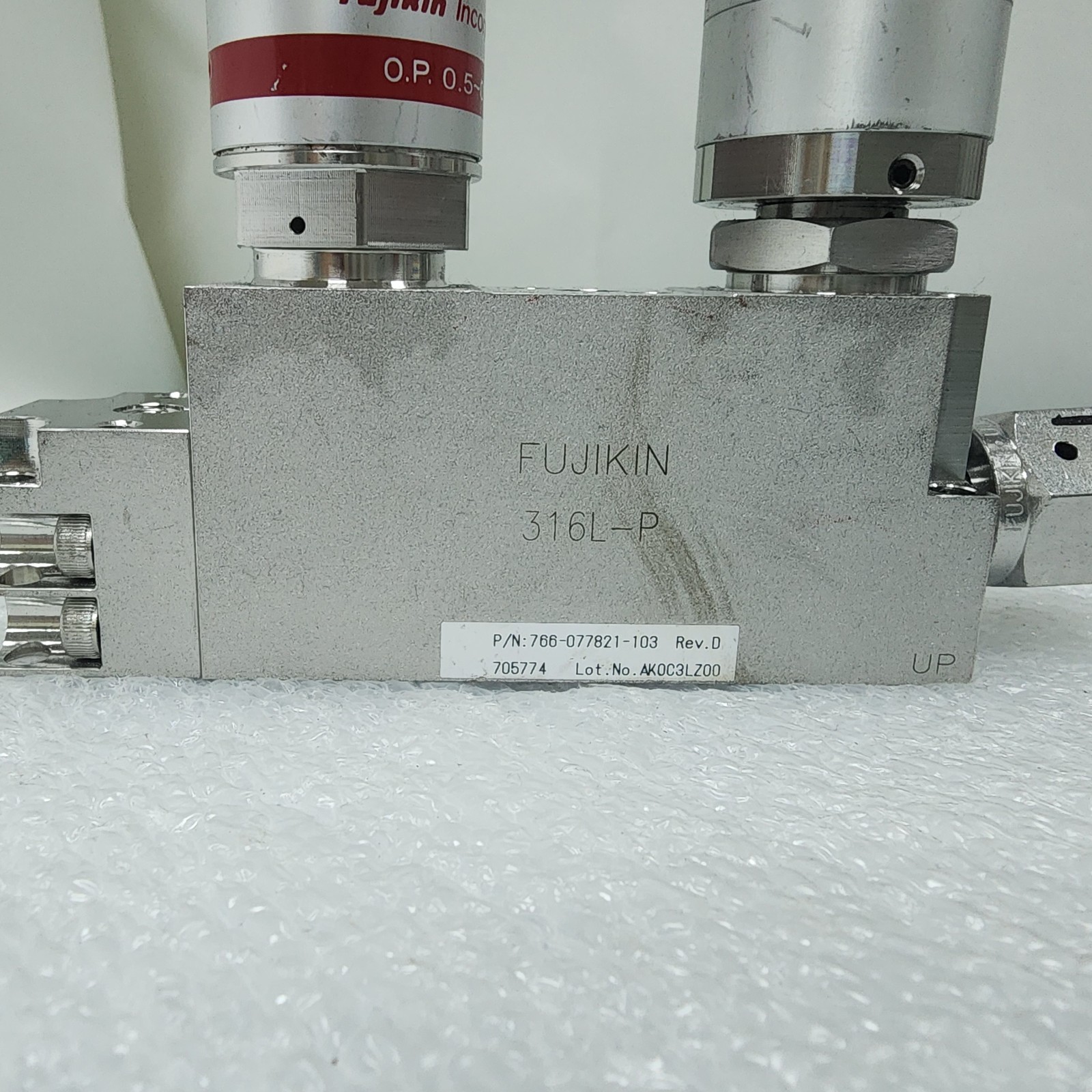 Lam 766-077821-103 Rev D,Fujikin 2xO.P. 0.5~0.6 Mpa Type NC Valve Assy,Use+97338