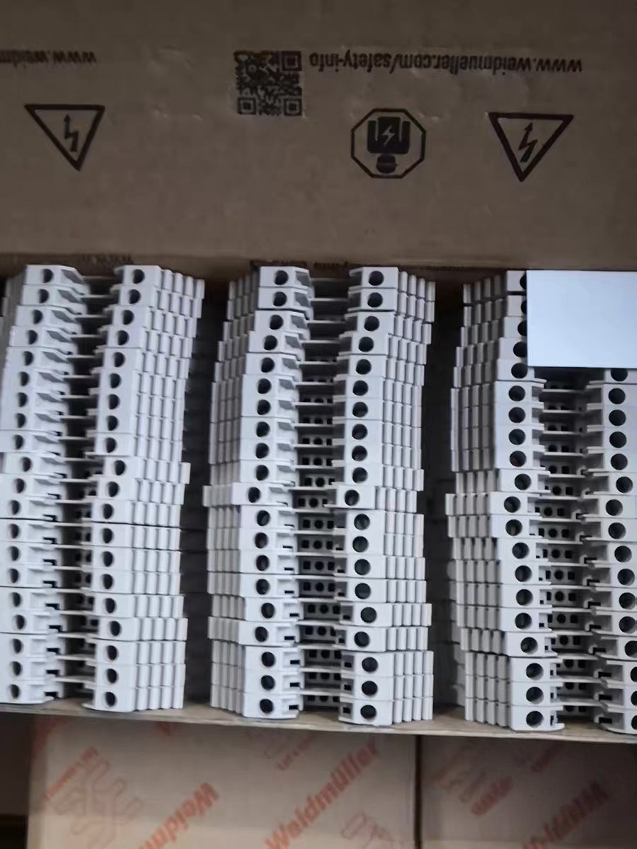BOX OF 100 NEW IN BOX WEIDMULLER TERMINAL BLOCKS 1020000000