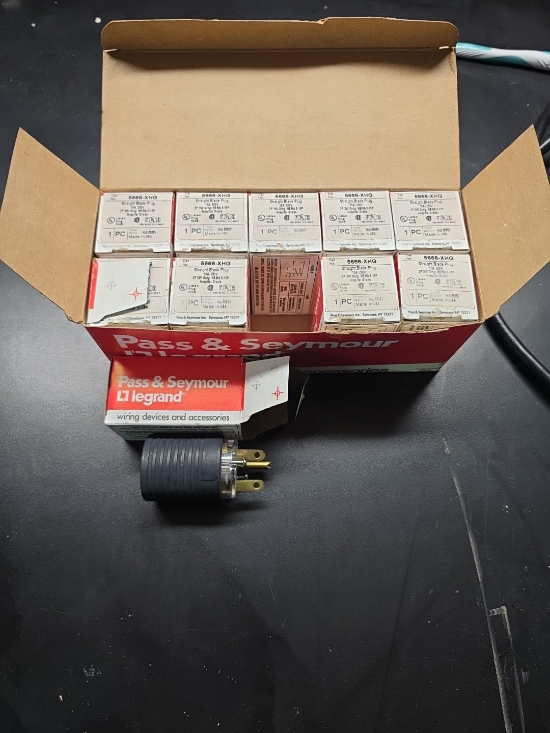 LOT 10 PASS & SEYMOUR 15A-250V STRAIGHT BLADE PLUG, #5666-XHG, 2-POLE 3-WIRE