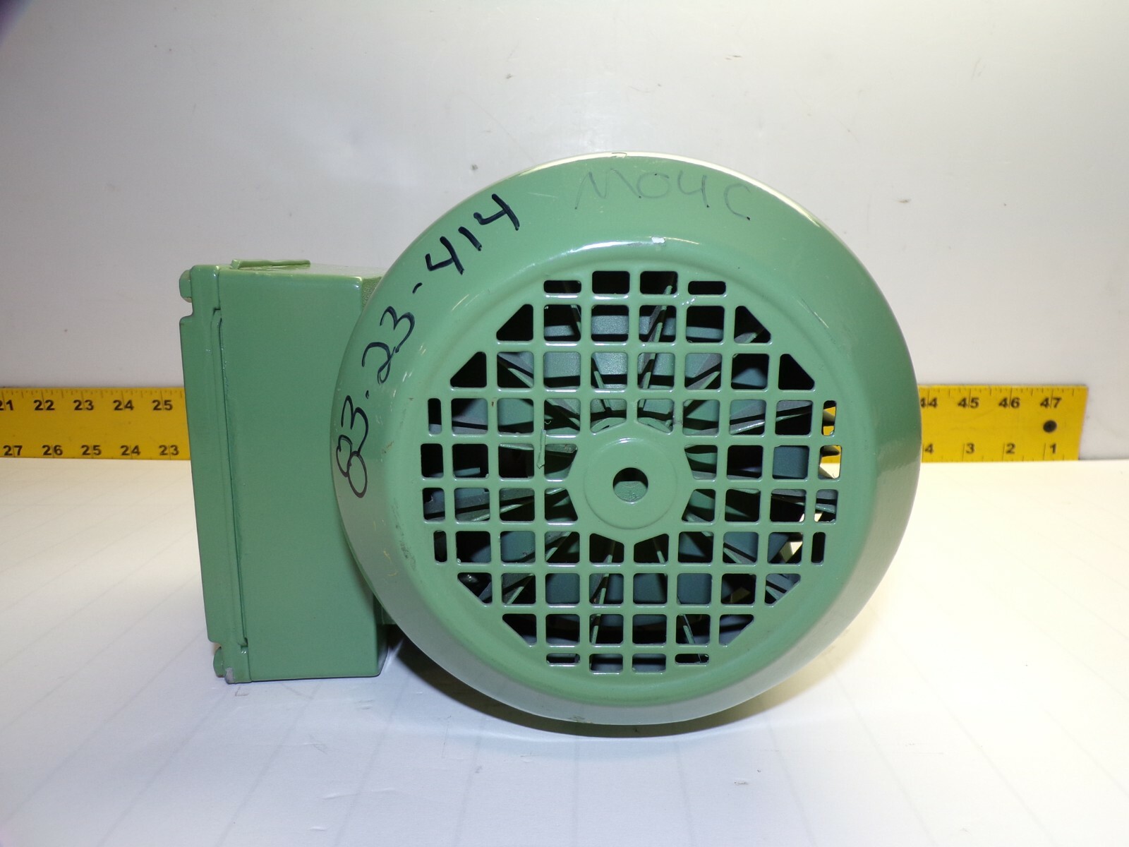 SEW-EURODRIVE .5 HP AC ELECTRIC MOTOR 0.4/0.63 kW 480V 1680/3300 RPM DZ80K4/2