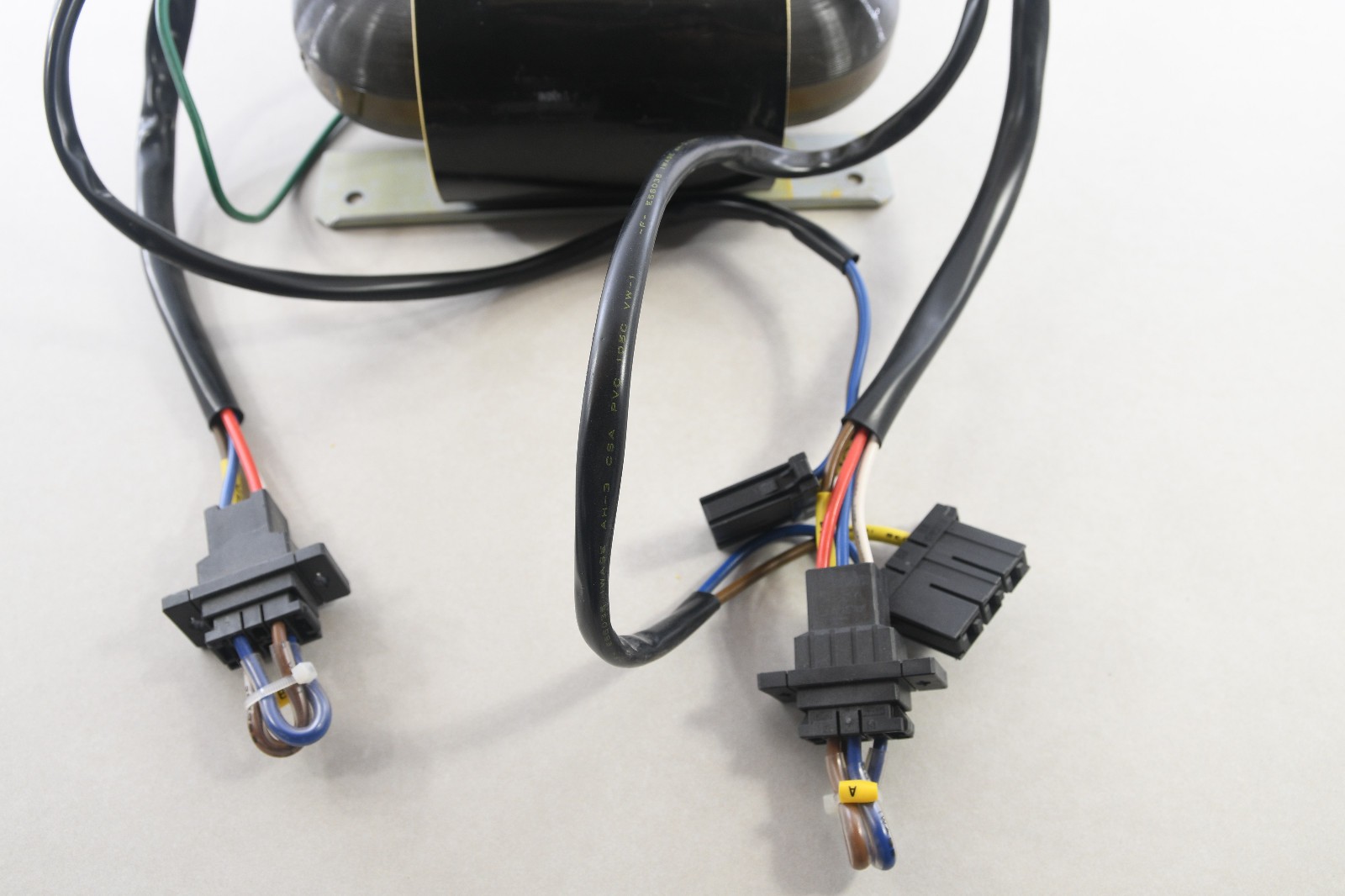 Tohsei Ind 3H30015-0 Power Transformer 100/120V & 220/240V System Tested Used