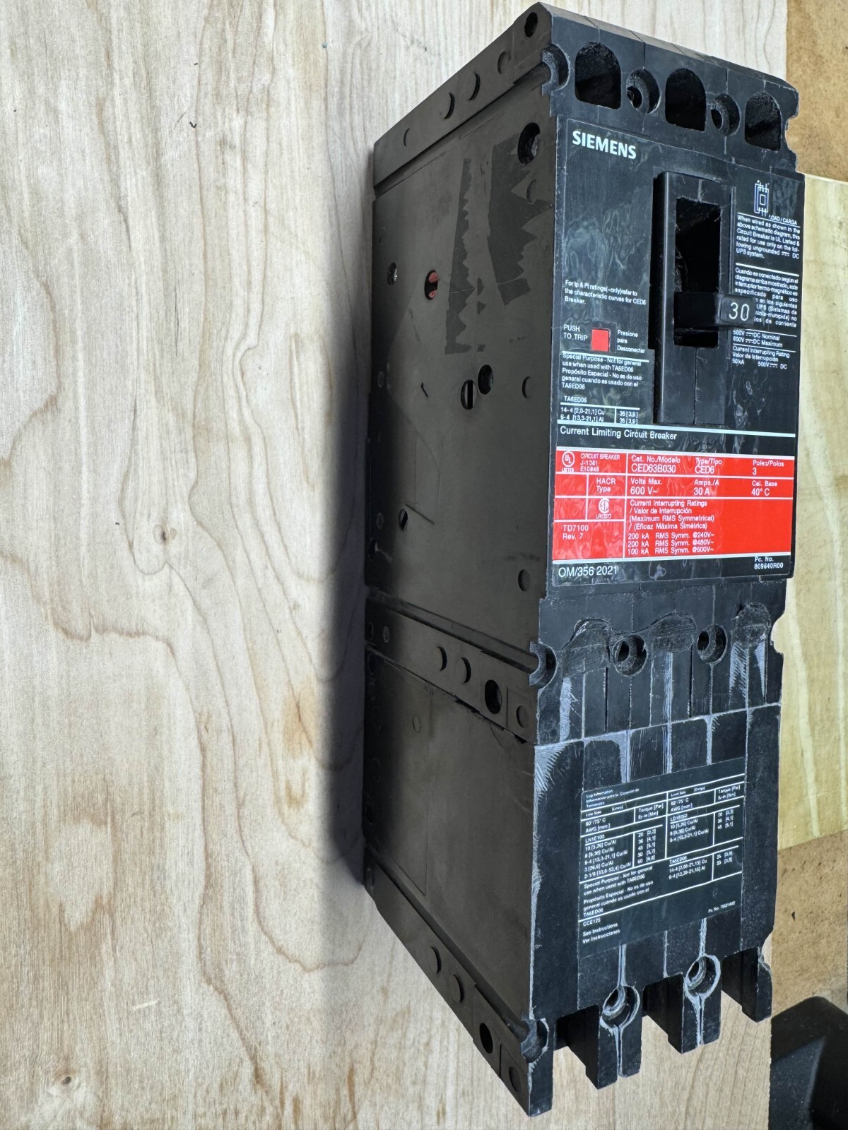 Siemens CED63B030 600V Circuit Breaker 30A Type CED6