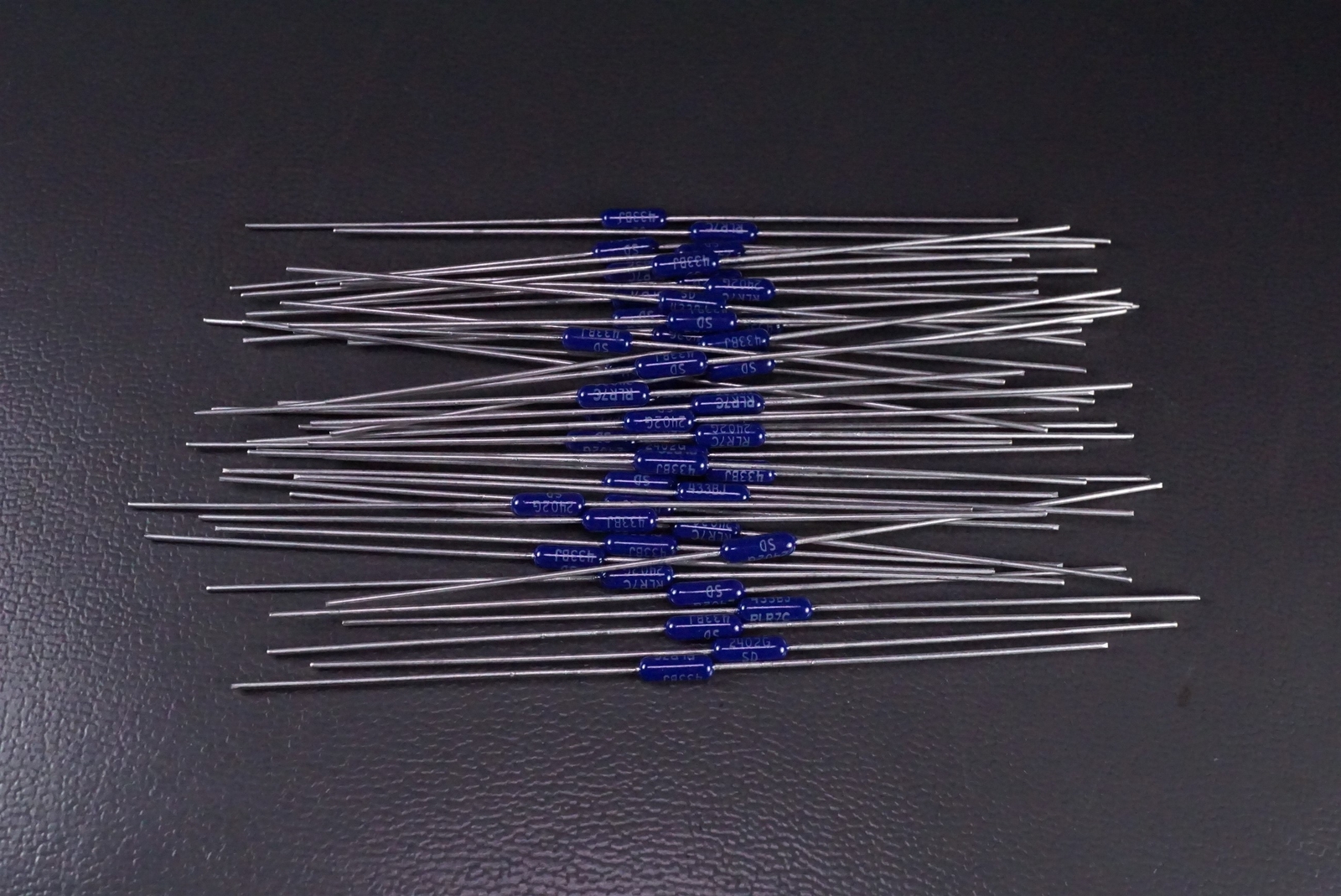 Lot of 46 RLR07C2402GS Vishay Metal Film Resistor 24k Ohm 2% 250mW 1/4W Axial