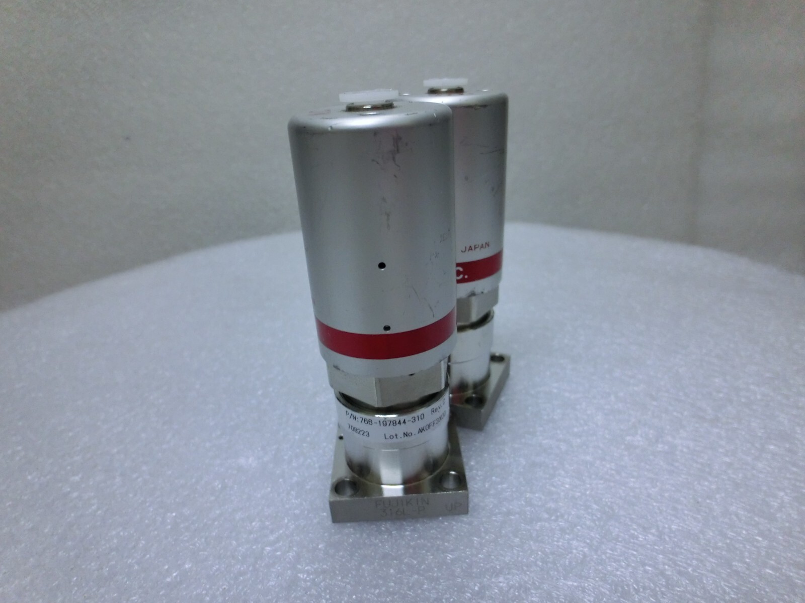 2pc Fujikin 708223 Diaphram Valve,LAM 766-197844-310 Rev C,O.P. 0.5~0.6mPa_96436