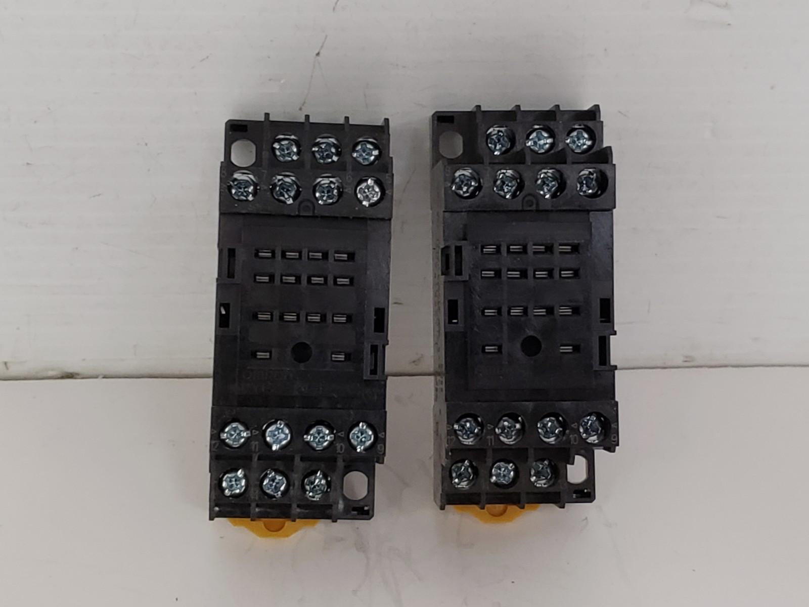 OMRON PYFZ-14-E RELAY SOCKET 4 POLE 6A (LOT OF 2) NNB