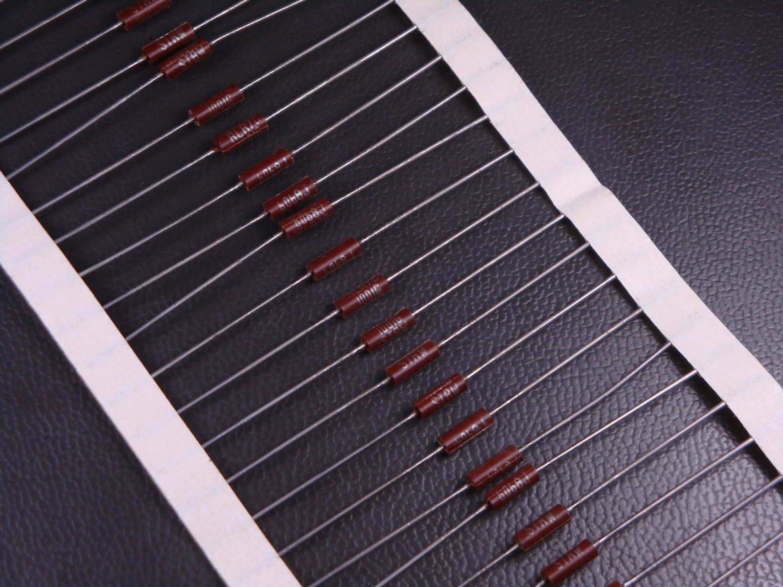 Lot of 10 RLR07C1001GS IRC Resistor Metal Film 1k 1000 Ohm 2% 1/4W 250mW