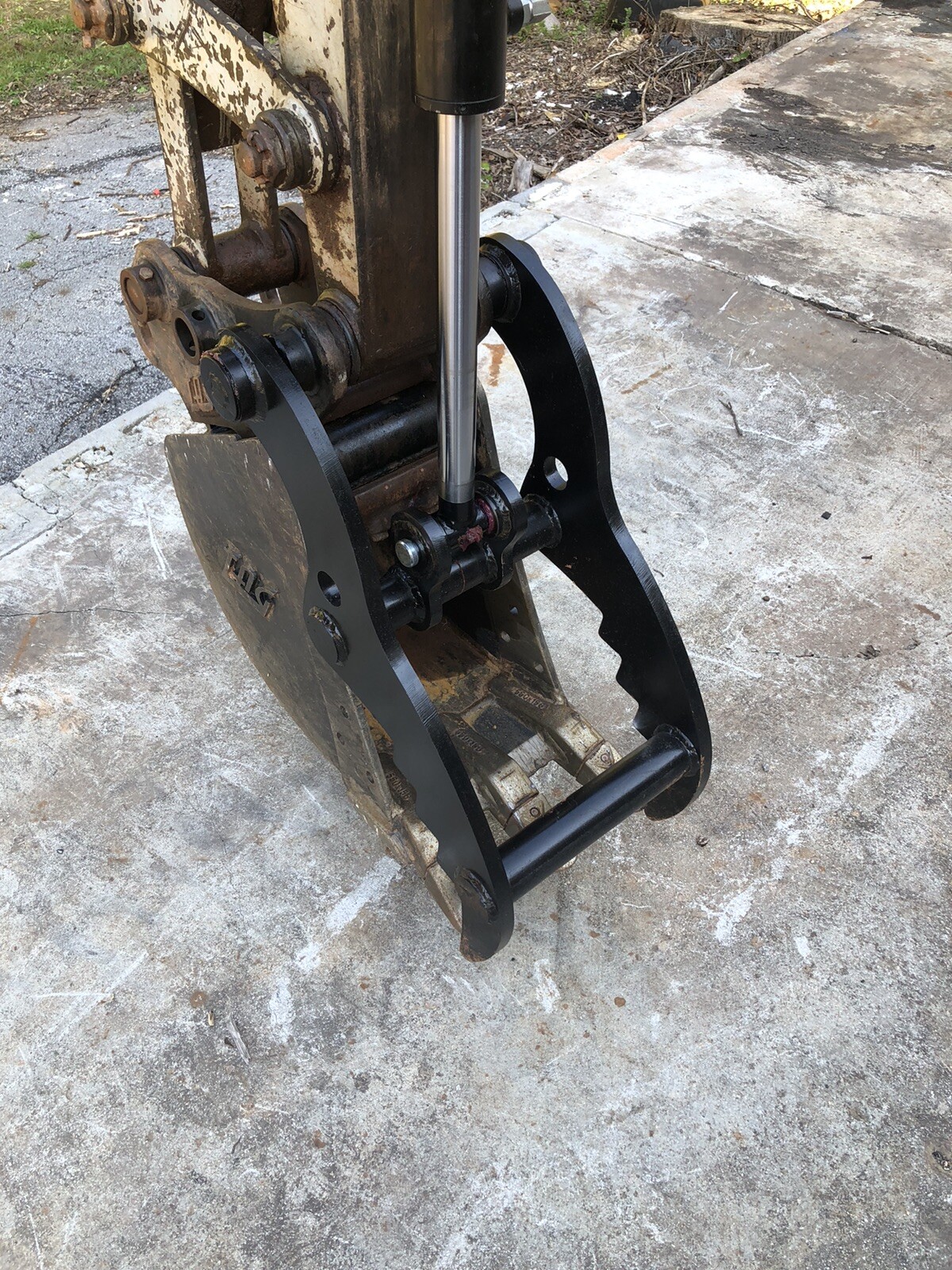 Takeuchi TB135 TB035 Pin On Hydraulic Thumb Clamp Grapple Kit