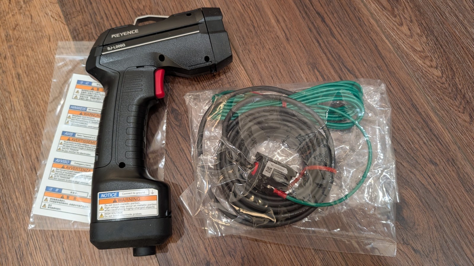 Keyence SJ-L005G electrostatic eliminator + OP-88417 AC adapter cable