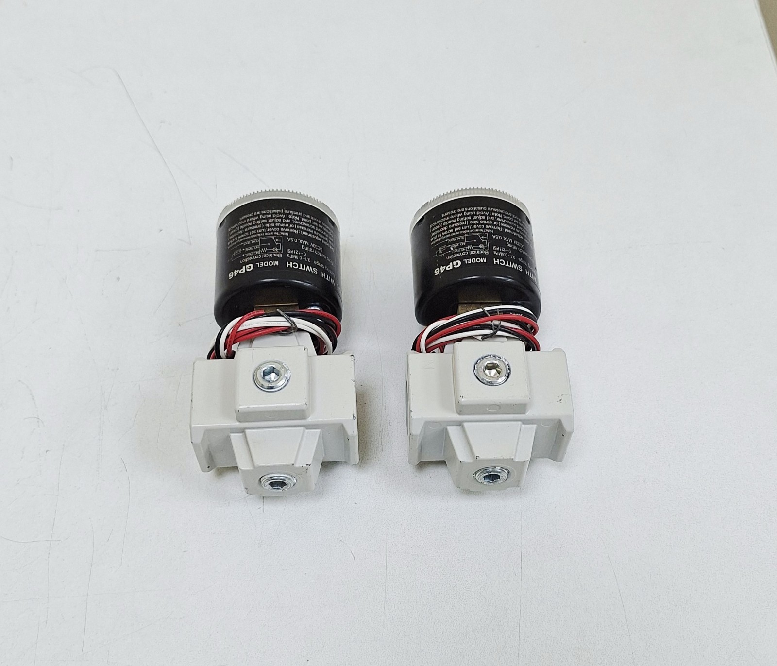 SMC Model GP46 Pressure Gauge with Switch 0.1-0.8MPa 0-121PSI (Lot of 2 pcs)