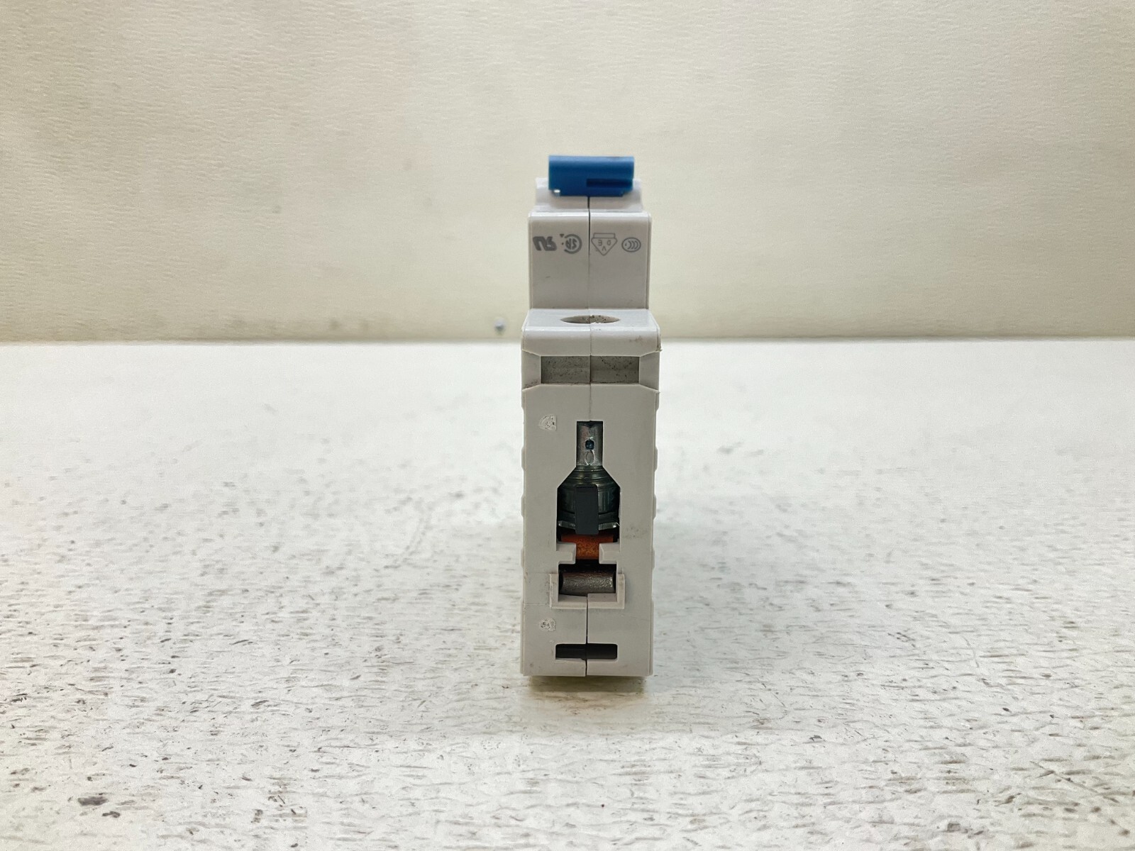 Allen Bradley 1492-SPM1D100 1 P 10 Amp Circuit Breaker Ser D 1492-SP D 10A (TSC)