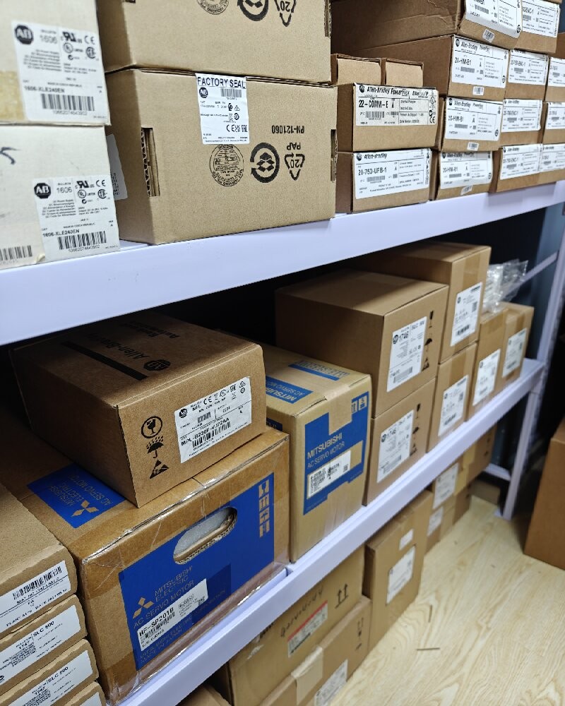 AB 2711-T5A8L1 PanelView Standard Terminal Free Shipping 2711T5A8L1