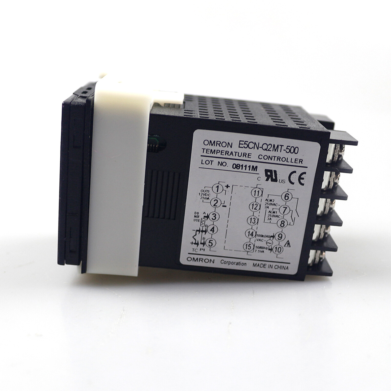 OMRON E5CN-Q2MT-500 NEW Digital Temperature Controller 100-240VAC 1/16 DIN