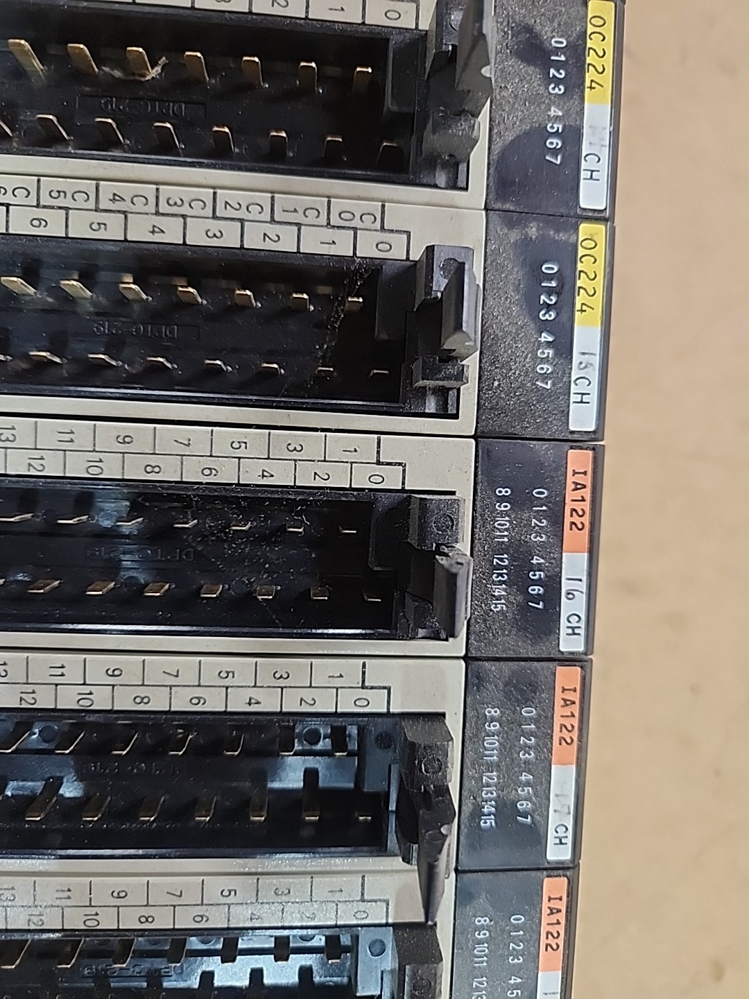 Omron C200HW-BI101-V1 PLC Module /w 10 Modules + psu PA204S OC225 OC224 IA122