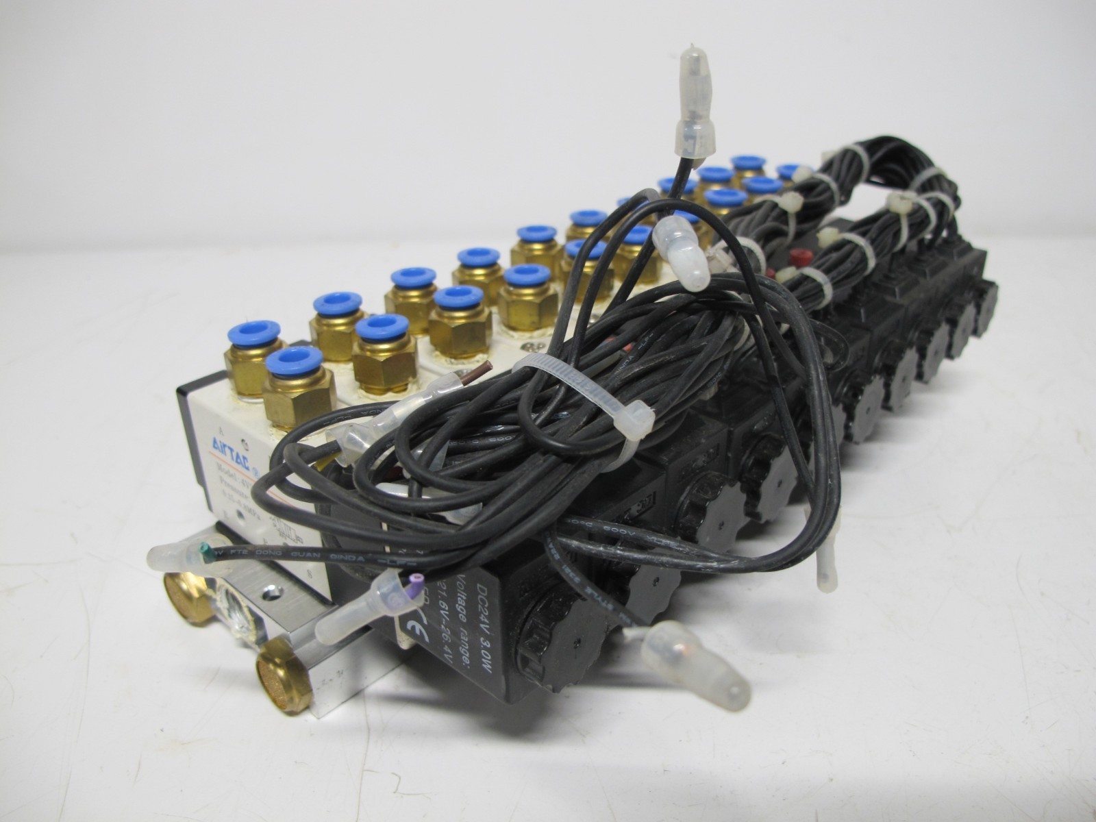 Lot of 10 AirTAC 4V210-08 Valve Solenoid Manifold Body 0.15 0.8 MPa 4V21008 24 V