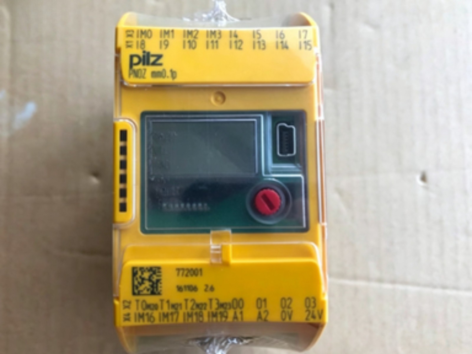 1PC New in box PILZ PNOZ mm0p 772001 safety relay