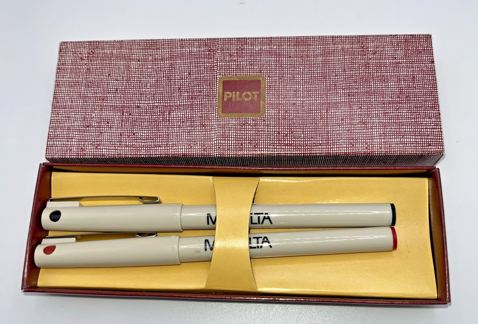 Pilot Minolta X-700 Red and Black Ink Pens Pen in Package Vintage