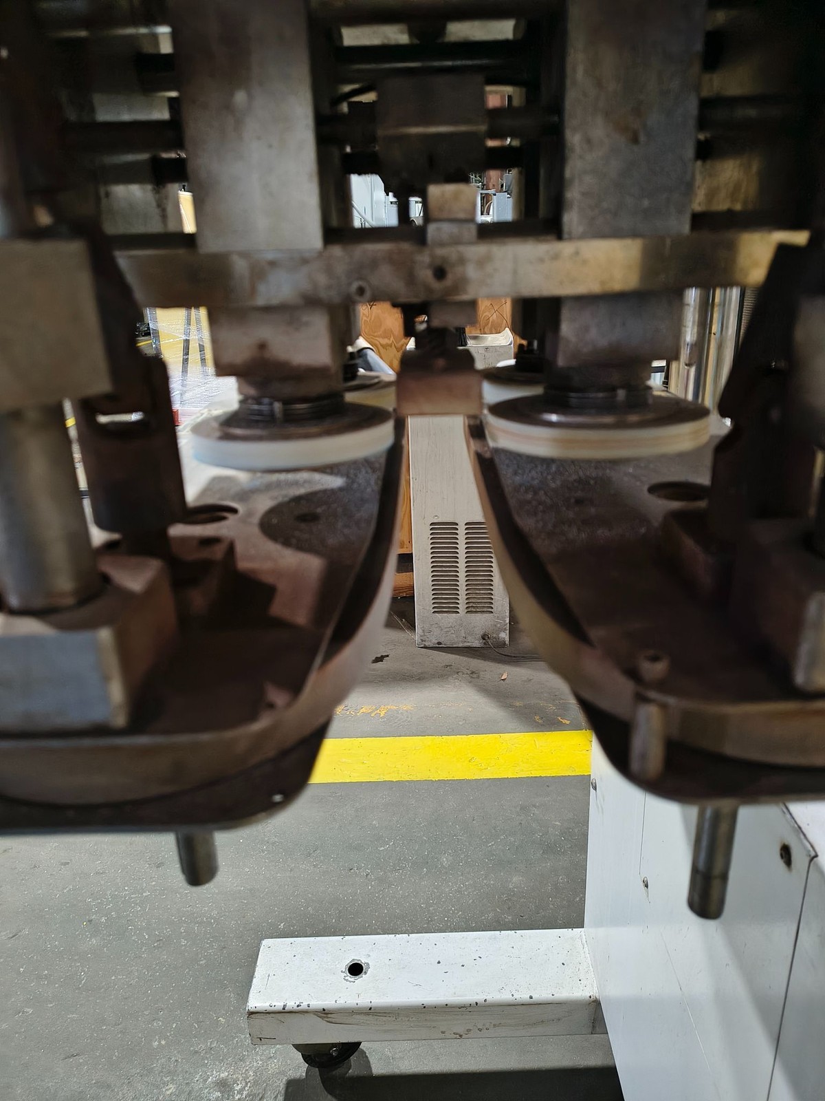 KAPS-ALL 4 SPINDLE CAPPING/RETORQUER MACHINE F-4 MODEL