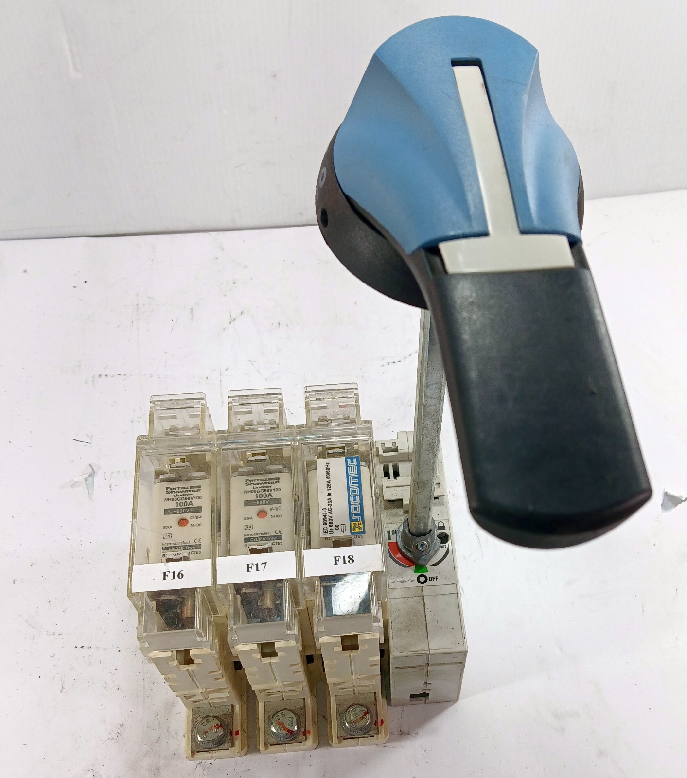1 USED SOCOMEC 60947-3 SWITCH DISCONNECTOR ***MAKE OFFER***