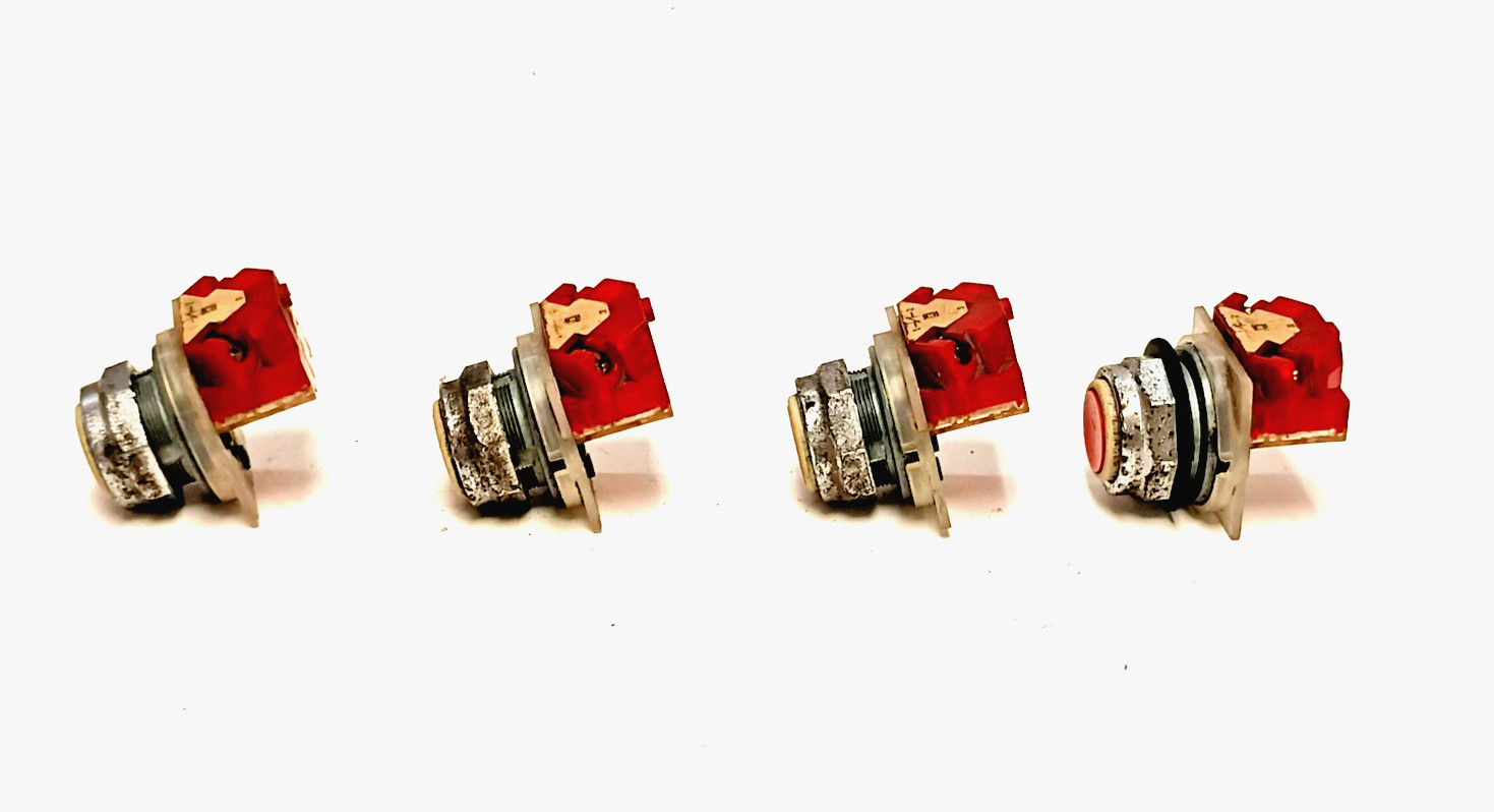 SQUARED D PUSH BUTTON TYPE: 9001, TYPE: KA-3 SER:J, RED (LOT OF 4)