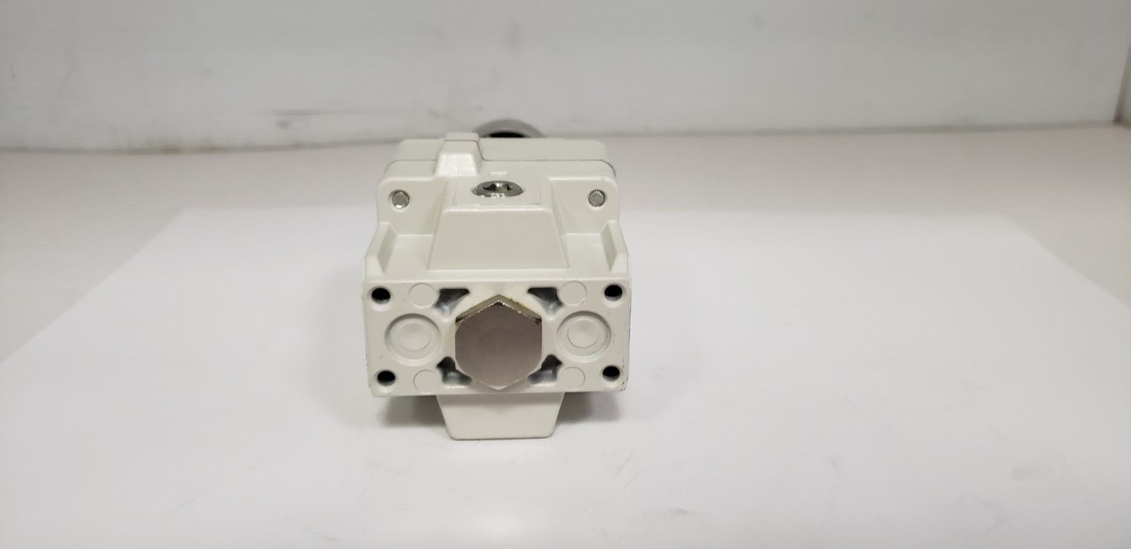 SMC IR2020-02 PRECISION REGULATOR, SERIES IR, 0.01 TO 0.8 MPA, 1/4″ PORT, NNB