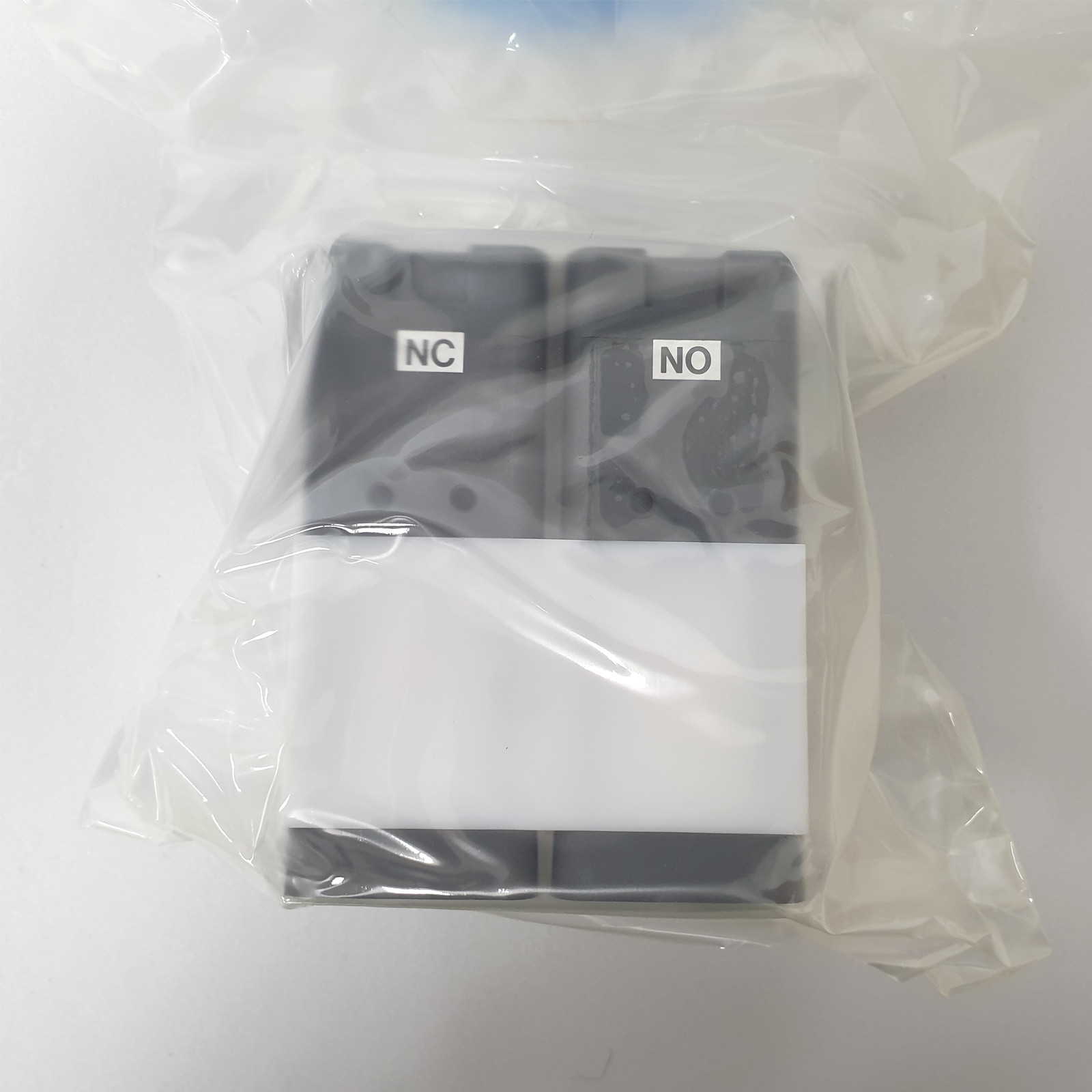NEW CKD AMG302-10BUS-0 VALVE_MAIN:0-0.3Mpa, Expedited FREE SHIPPING