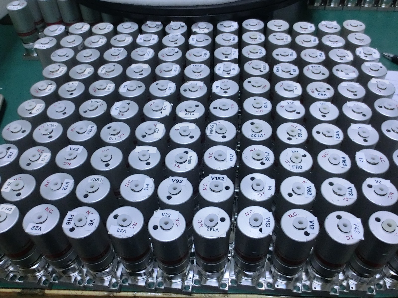 Lot of 7 Fujikin 401180 O.P. 0.5~0.6mPa N.C. Diaphragm Valve,Used,Jp~9931