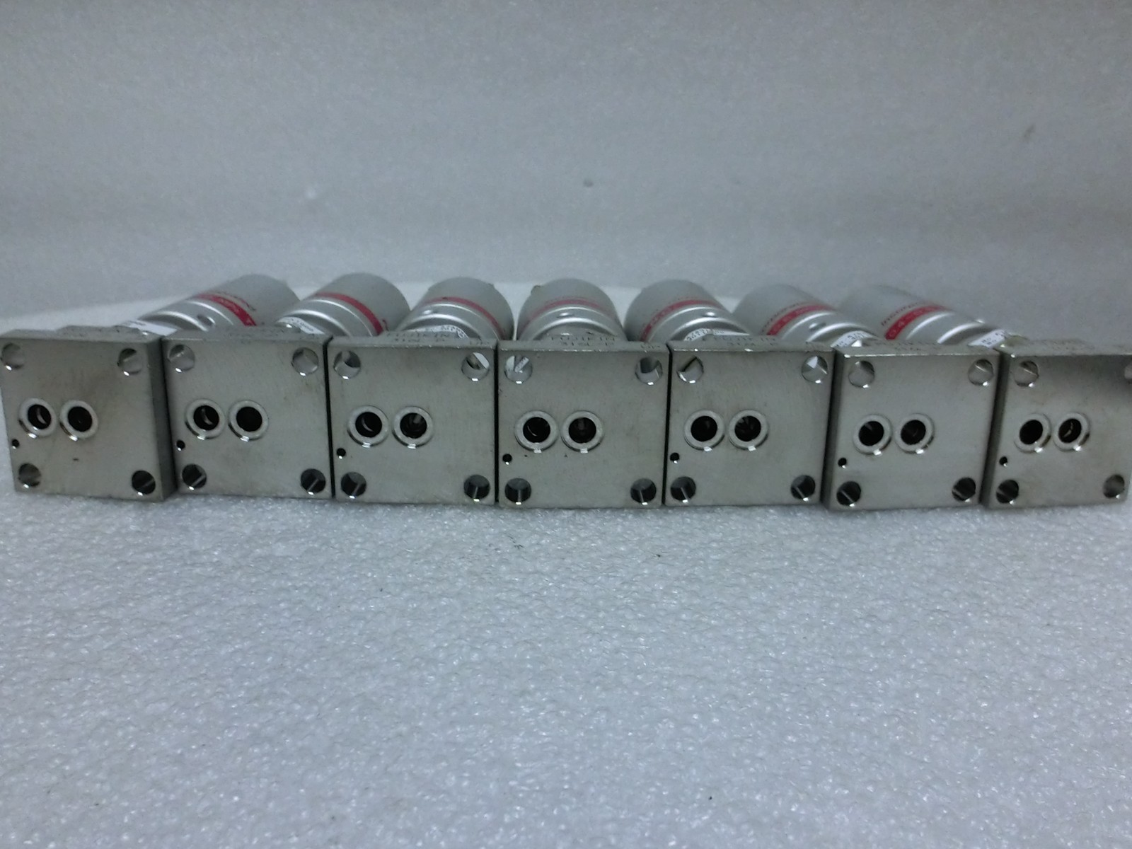 Lot of 7 Fujikin 401180 O.P. 0.5~0.6mPa N.C. Diaphragm Valve,Used,Jp~9931