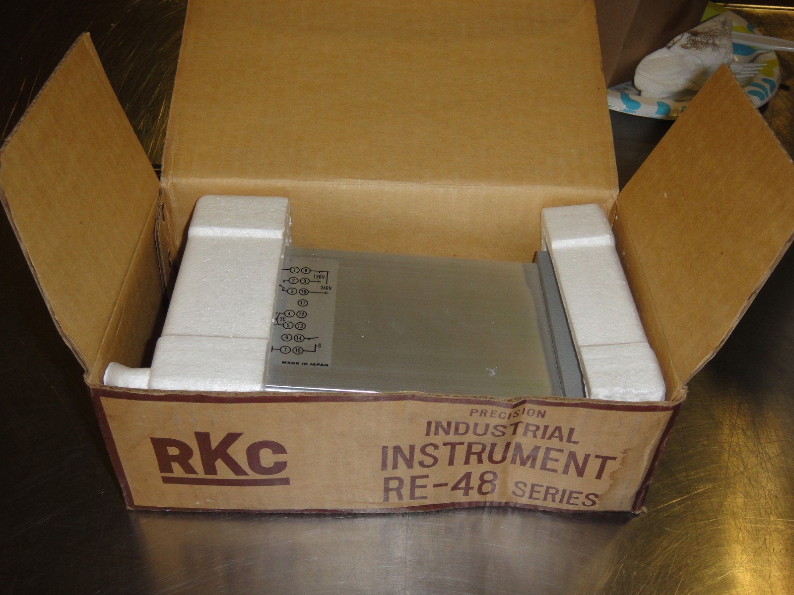 RKC DB-48B1C-M Series RE-48 Controller open box new pictured