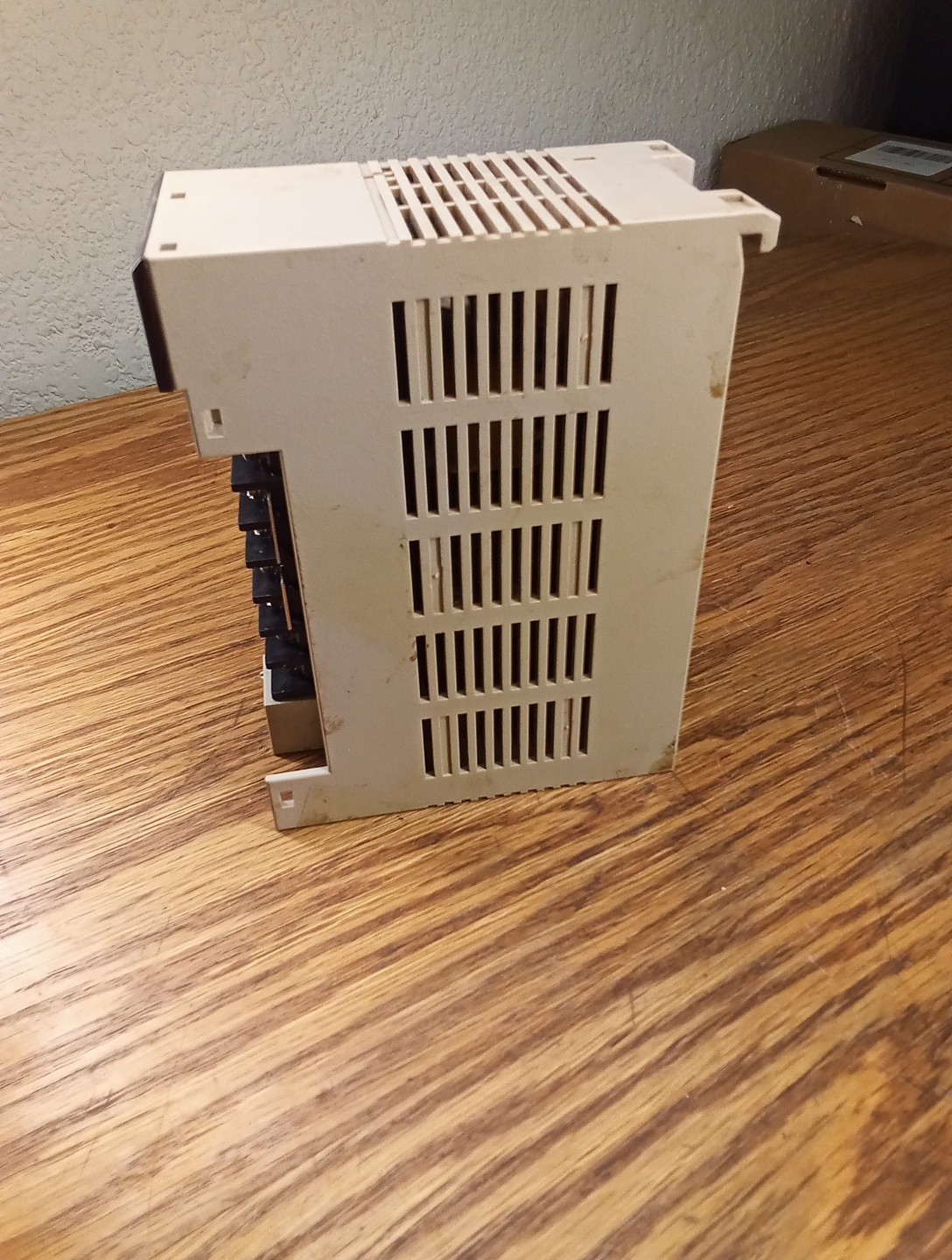 OMRON C200HW-PA204 power Supply