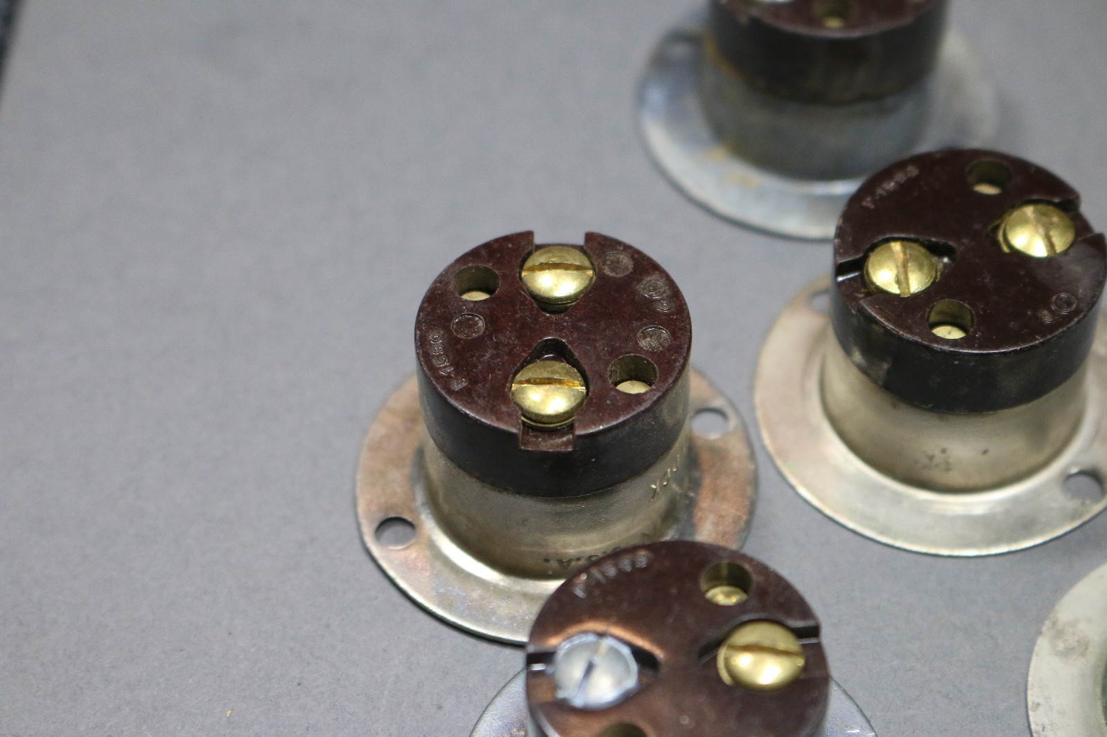 Lot of 7 Vintage Hubbell Twist Lock AC Panel Plug 10A 250V 15A 125V Circular
