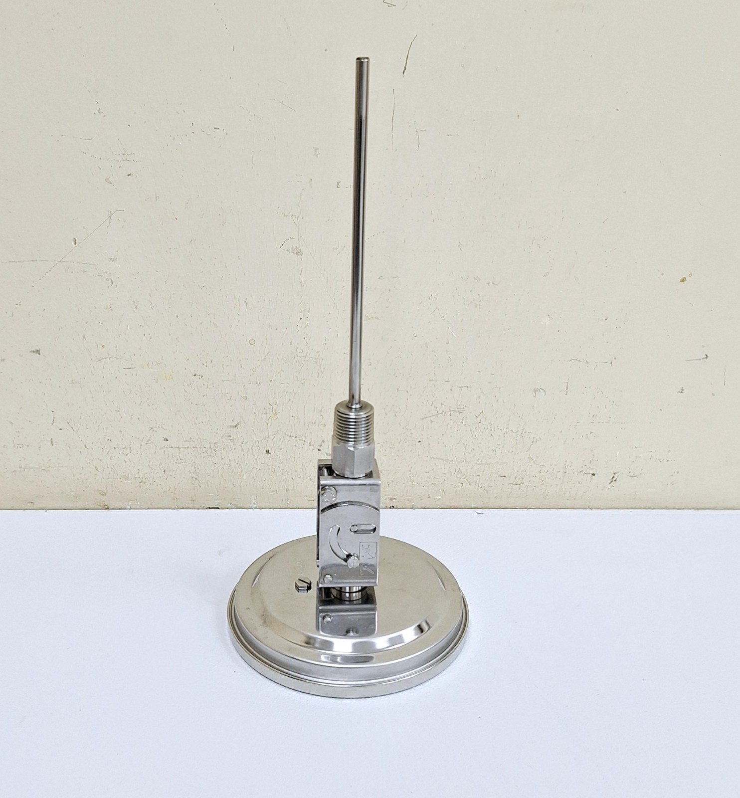 Wika TG53 / 7-1-2IN / 0-250F / 8100MY3Y NPT Bimetal Thermometer