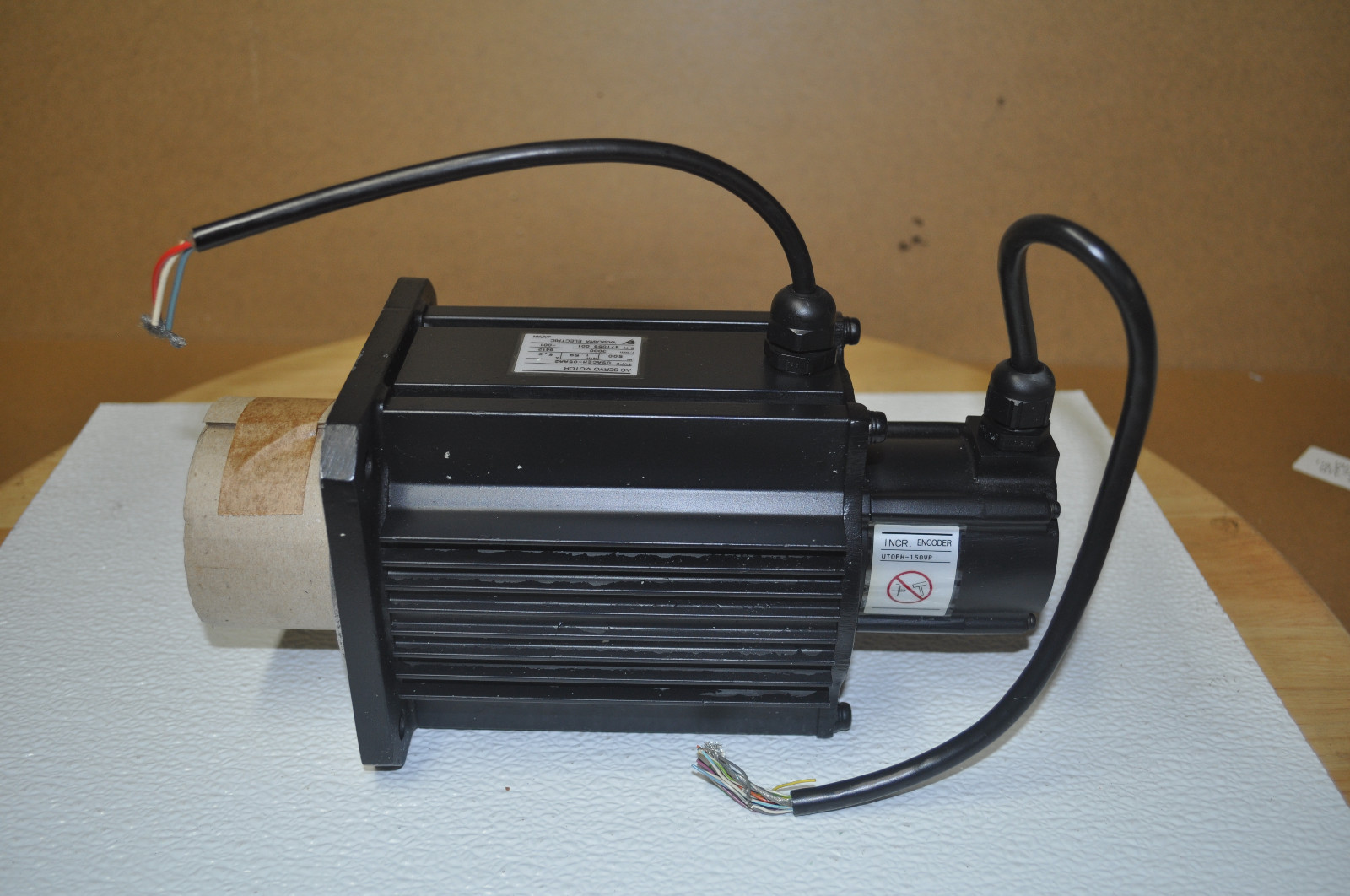 YASKAWA AC SERVO MOTOR USACEM-05AA2 AC SERVO MOTOR. 500w. 3000 RPM