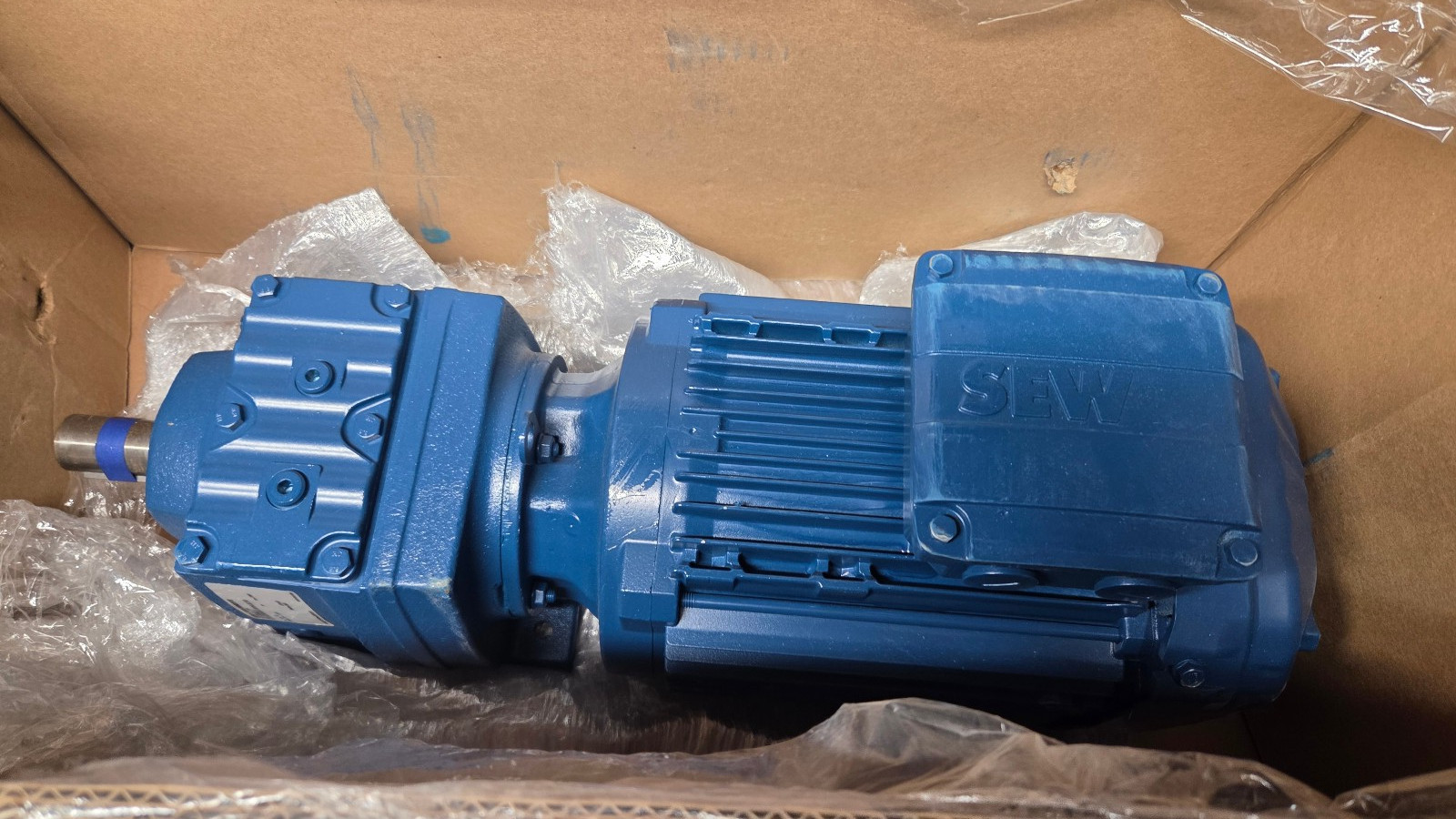 SEW-EURODRIVE R37 DRN90L4 2.0-HP RPM-1767/72 CT300-1800rpm Gear Motor 25:1