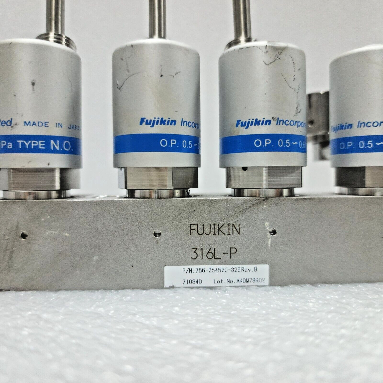 Lam 766-254520-326 Rev B, 4xFujikin 0.5~0.6 MPa Type N.O Assembly Valve, 97139