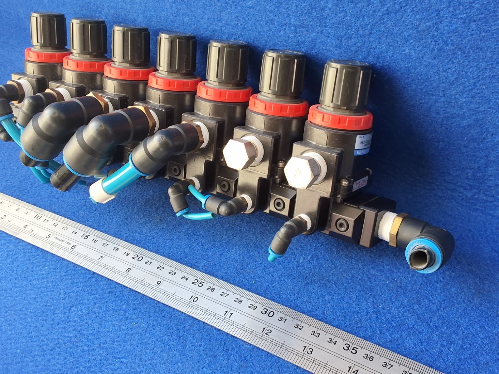 Koganei R300M7AS3-28W Regulator MR303-03-28W 0.05-0.25MPa 7-Port Manifold.