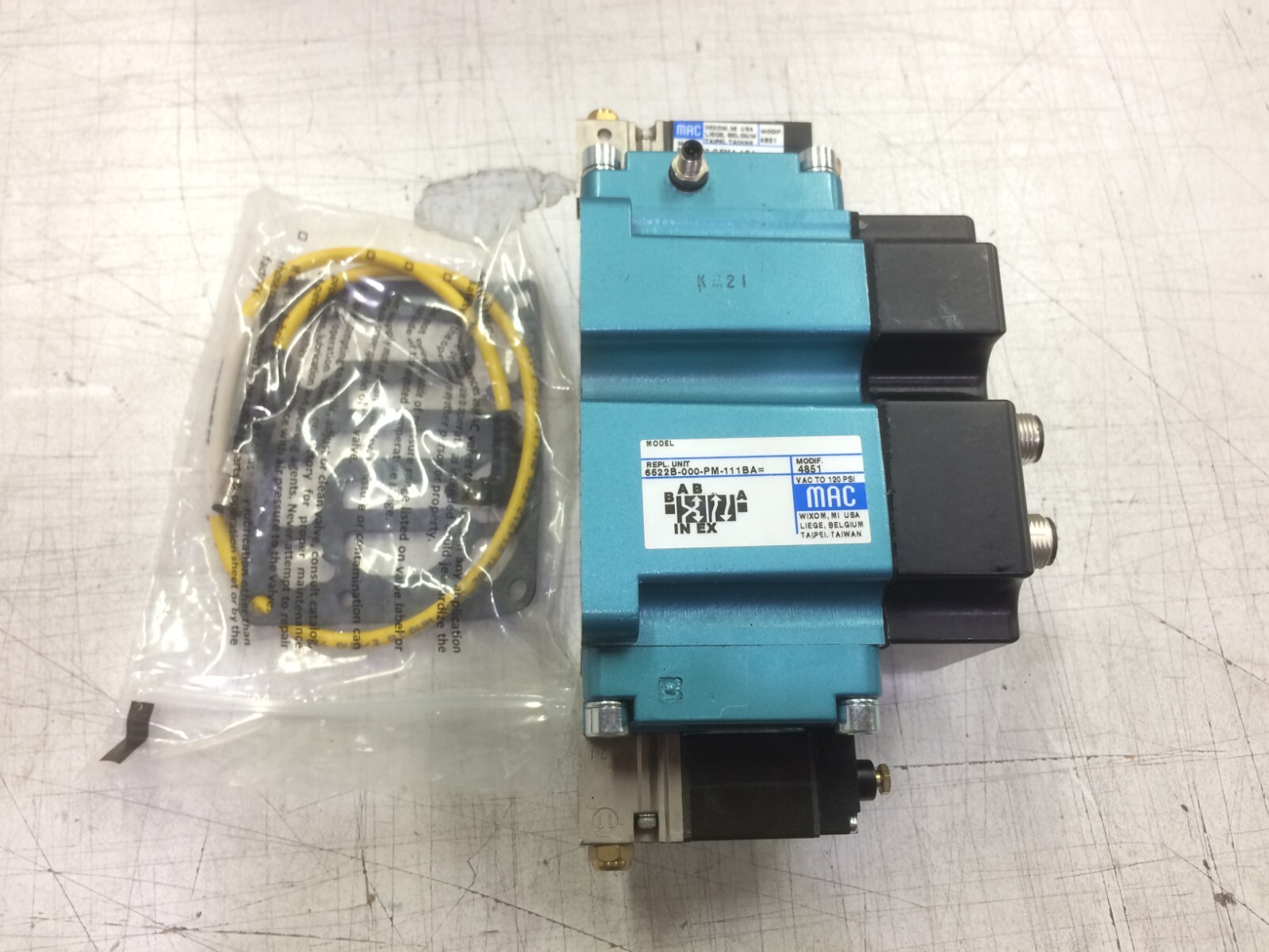 MAC SOLENOID VACUUM VALVE 6522B-000-PM-111BA W/34C-N00-GFMA-1GA 120 PSI