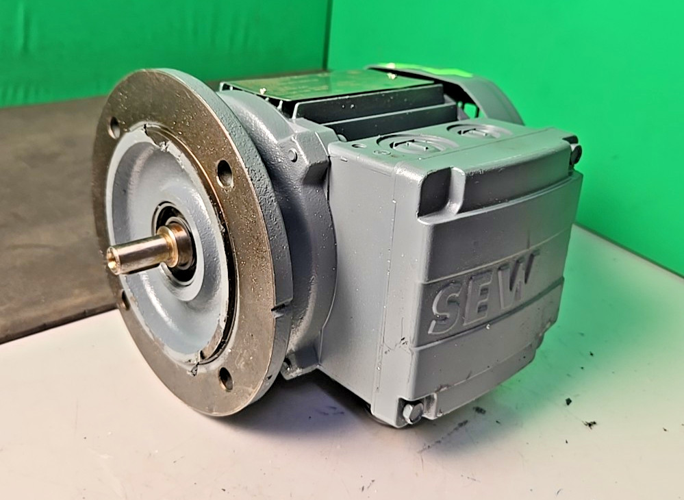 SEW Eurodrive DFR63S4 electric motor 0.12kW 1680rpm – NEW 266/460v 3ph